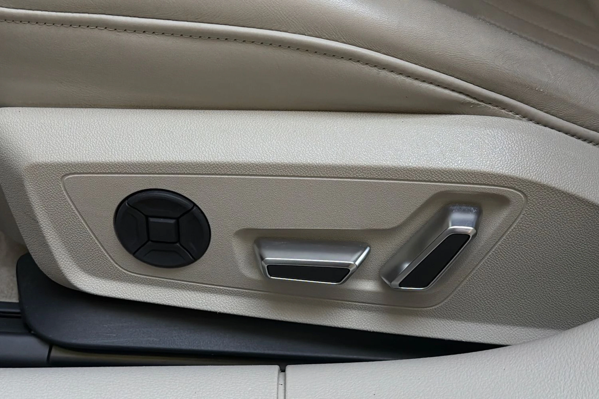 ruskea (beige) Audi A6 2020 kuva 12.