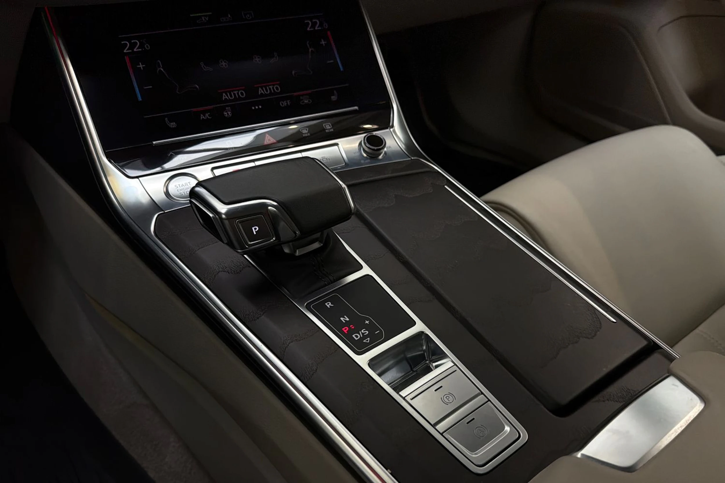 ruskea (beige) Audi A6 2020 kuva 27.