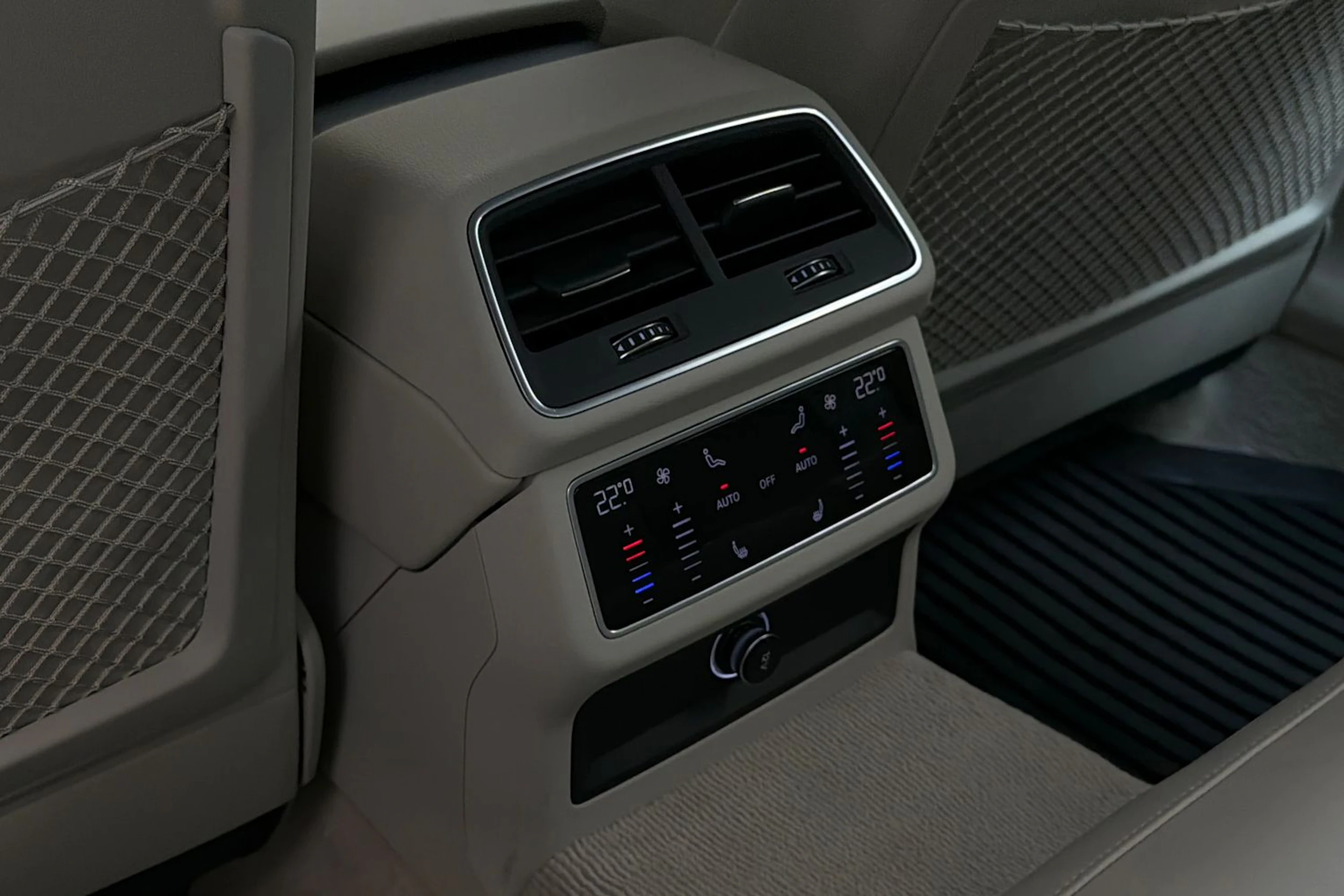ruskea (beige) Audi A6 2020 kuva 29.