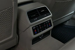 ruskea (beige) Audi A6 2020 kuva 29.