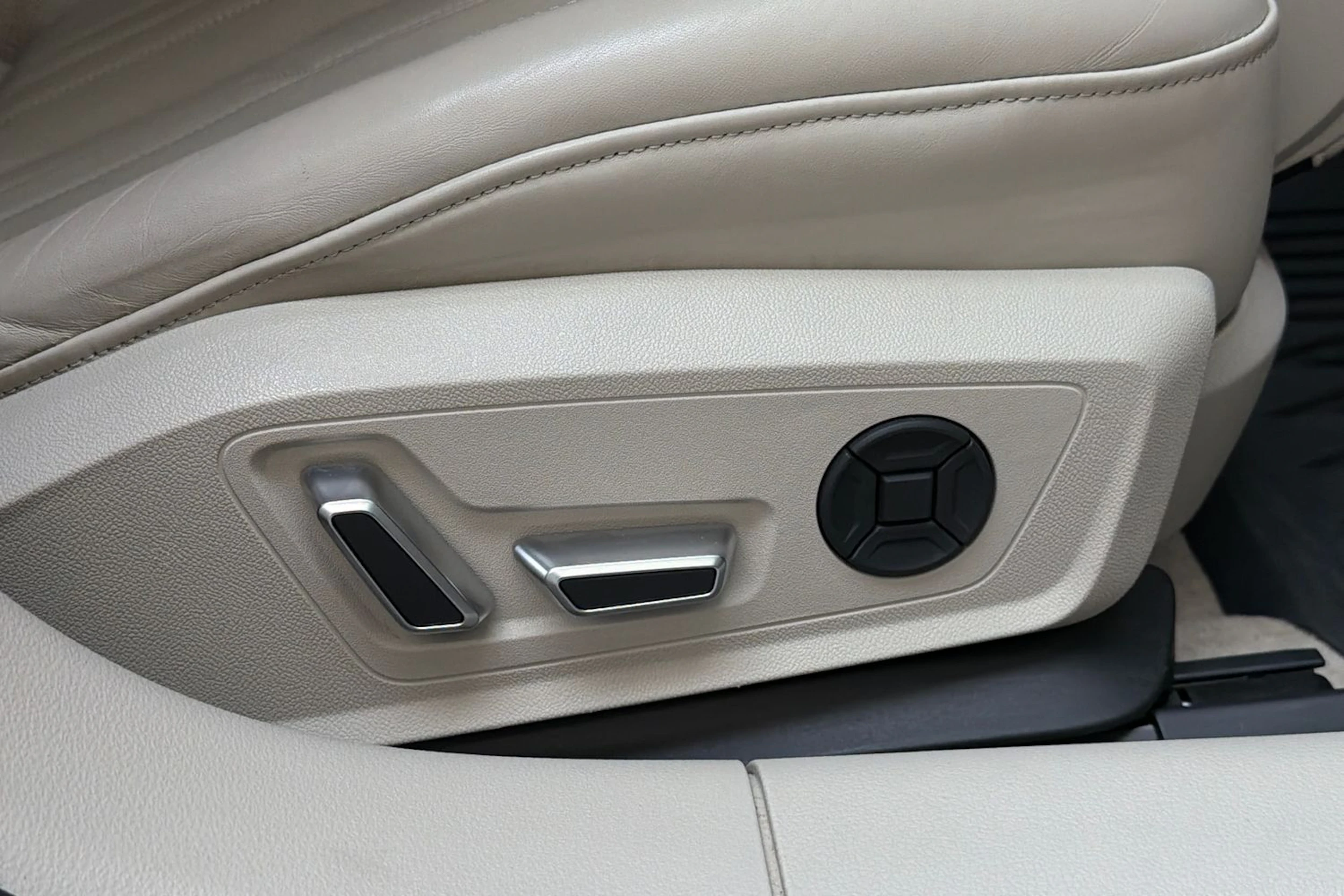 ruskea (beige) Audi A6 2020 kuva 33.