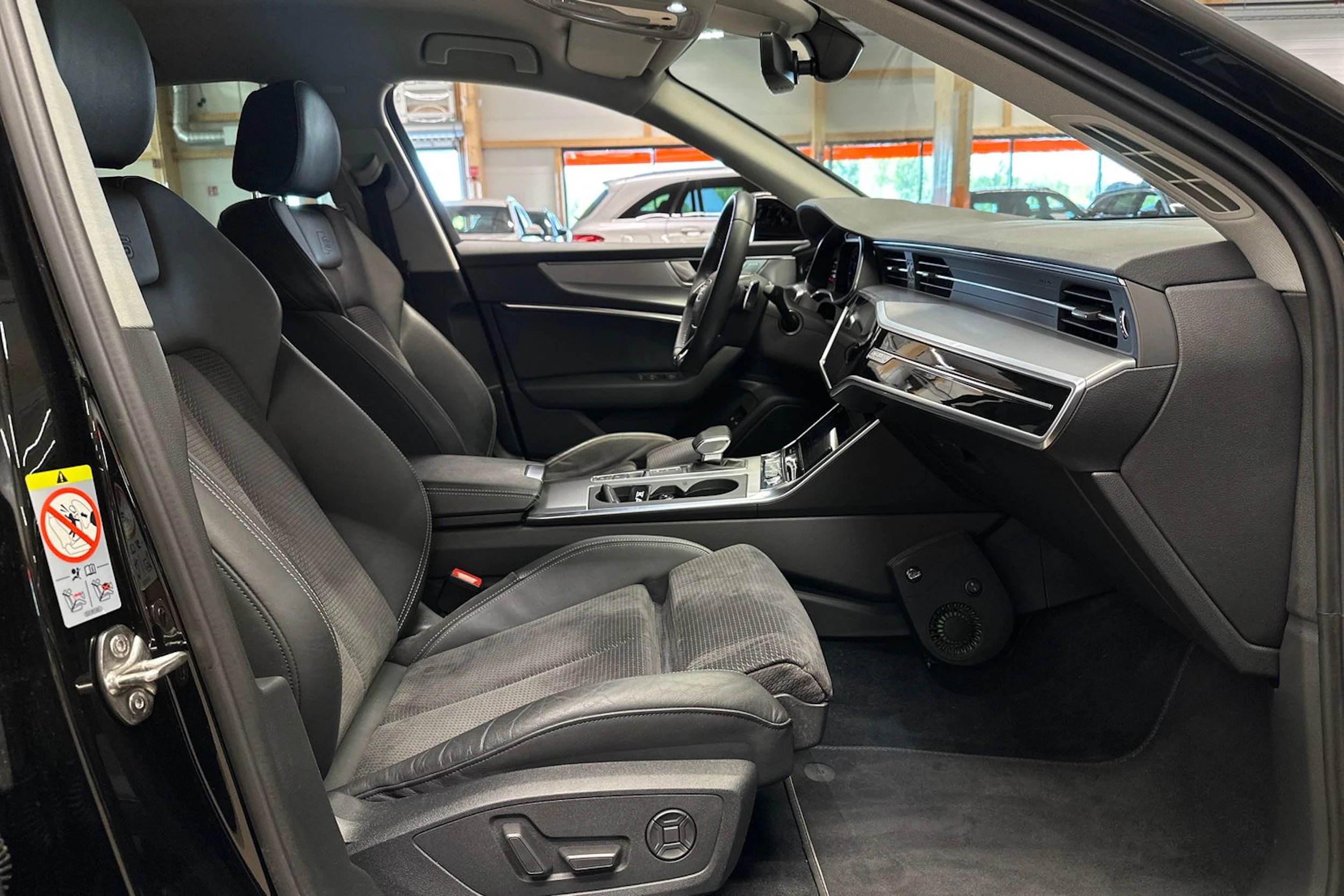 Musta Audi A6 2020 kuva 11.