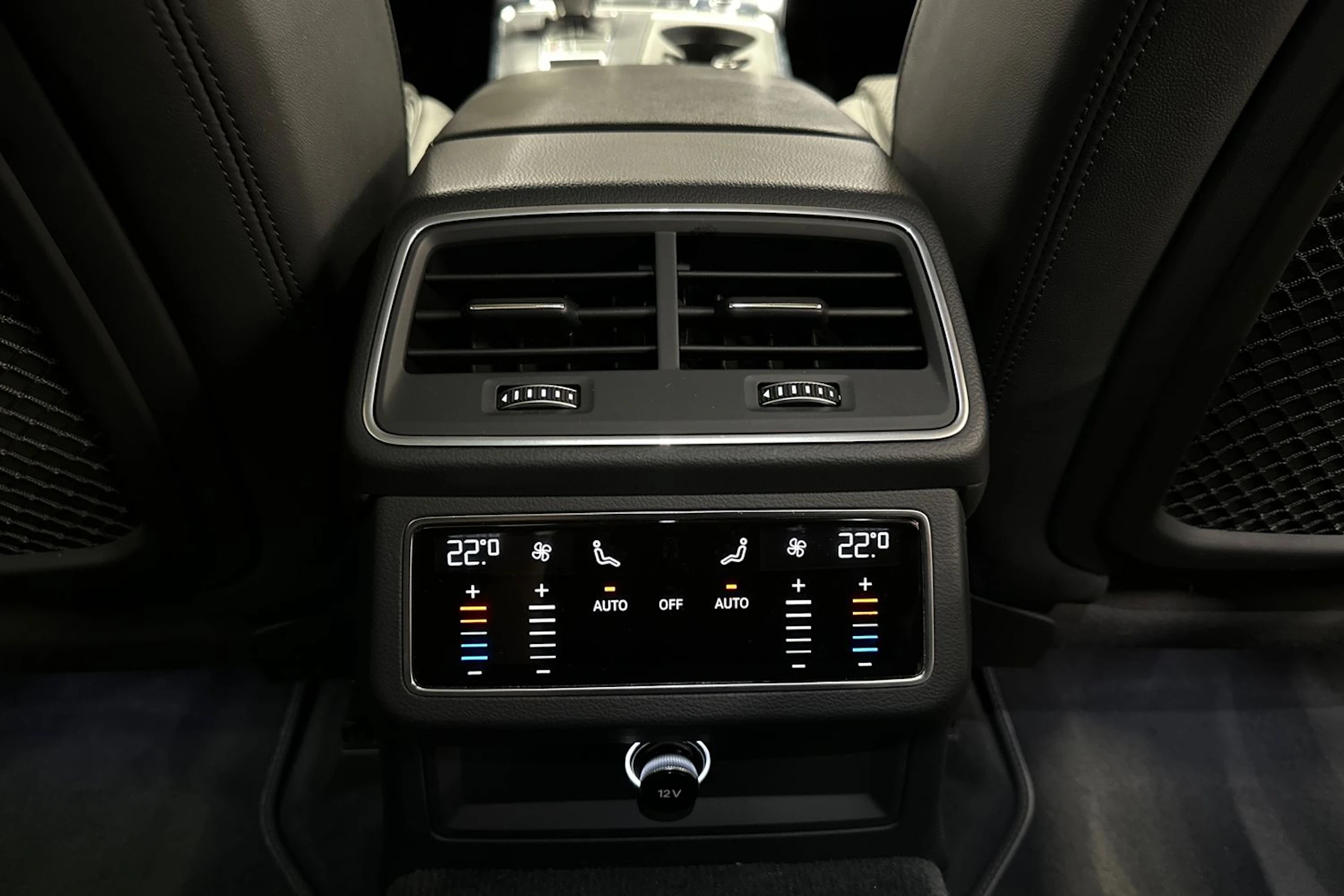 Musta Audi A6 2020 kuva 14.