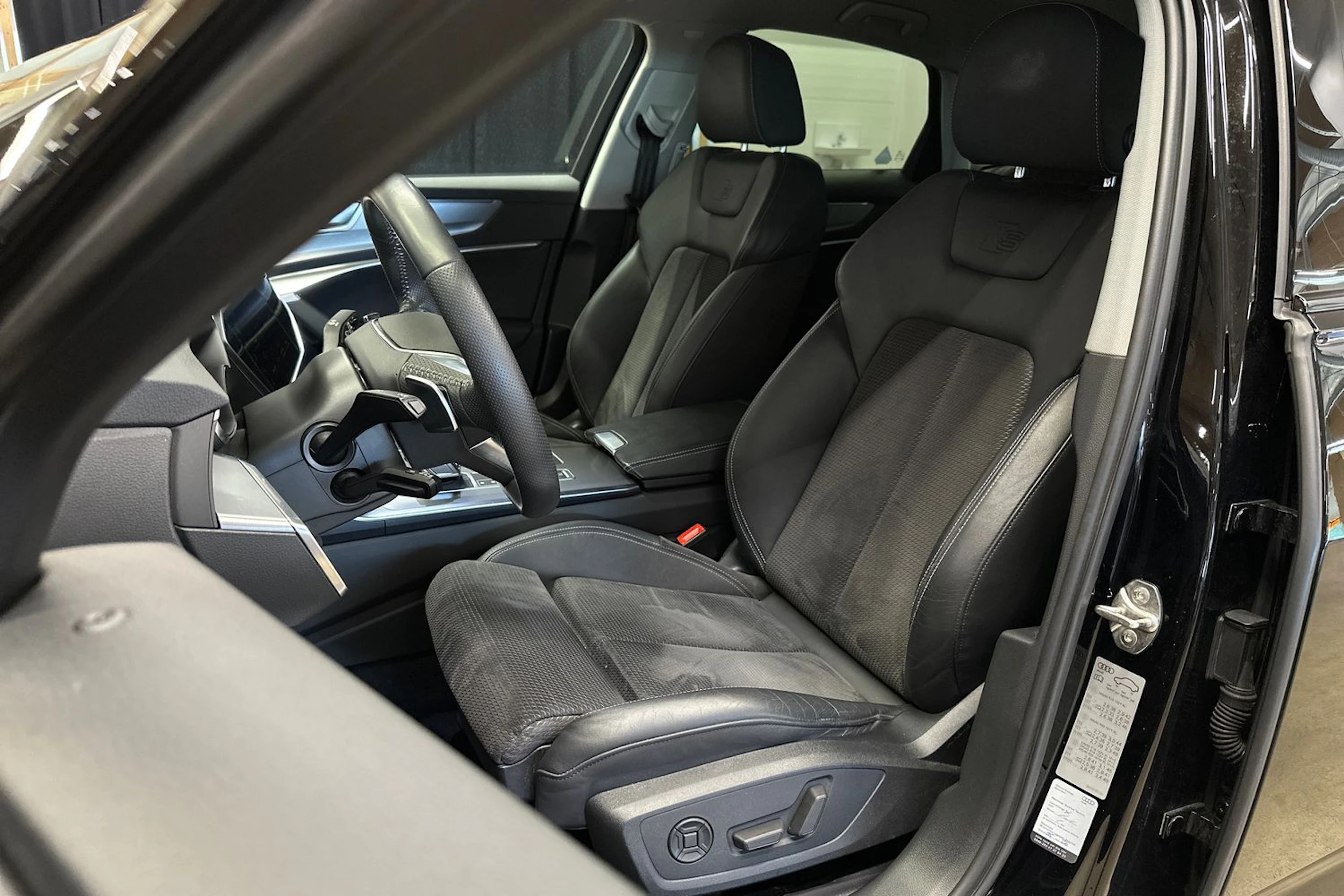 Musta Audi A6 2020 kuva 15.