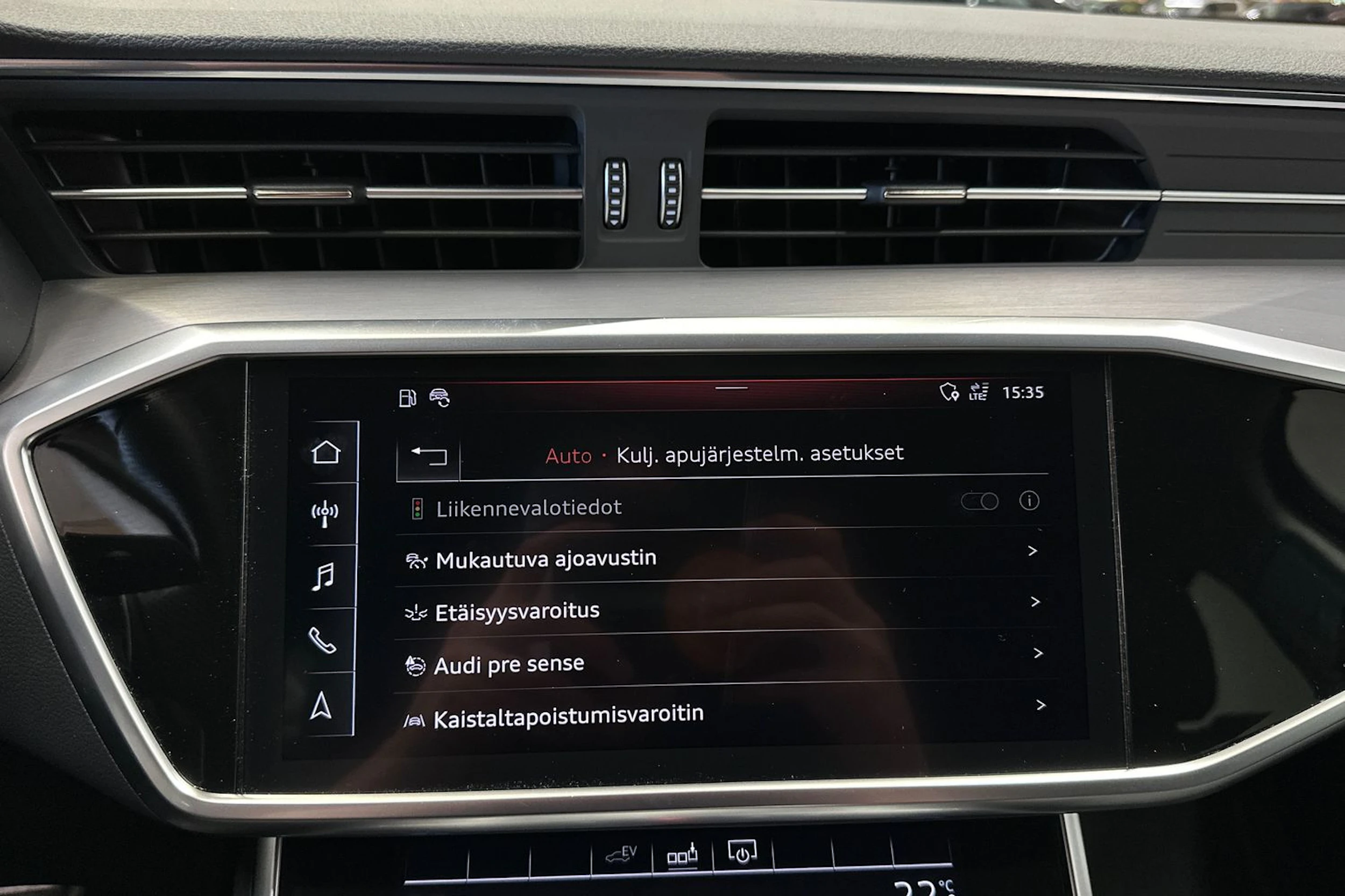 Musta Audi A6 2020 kuva 19.