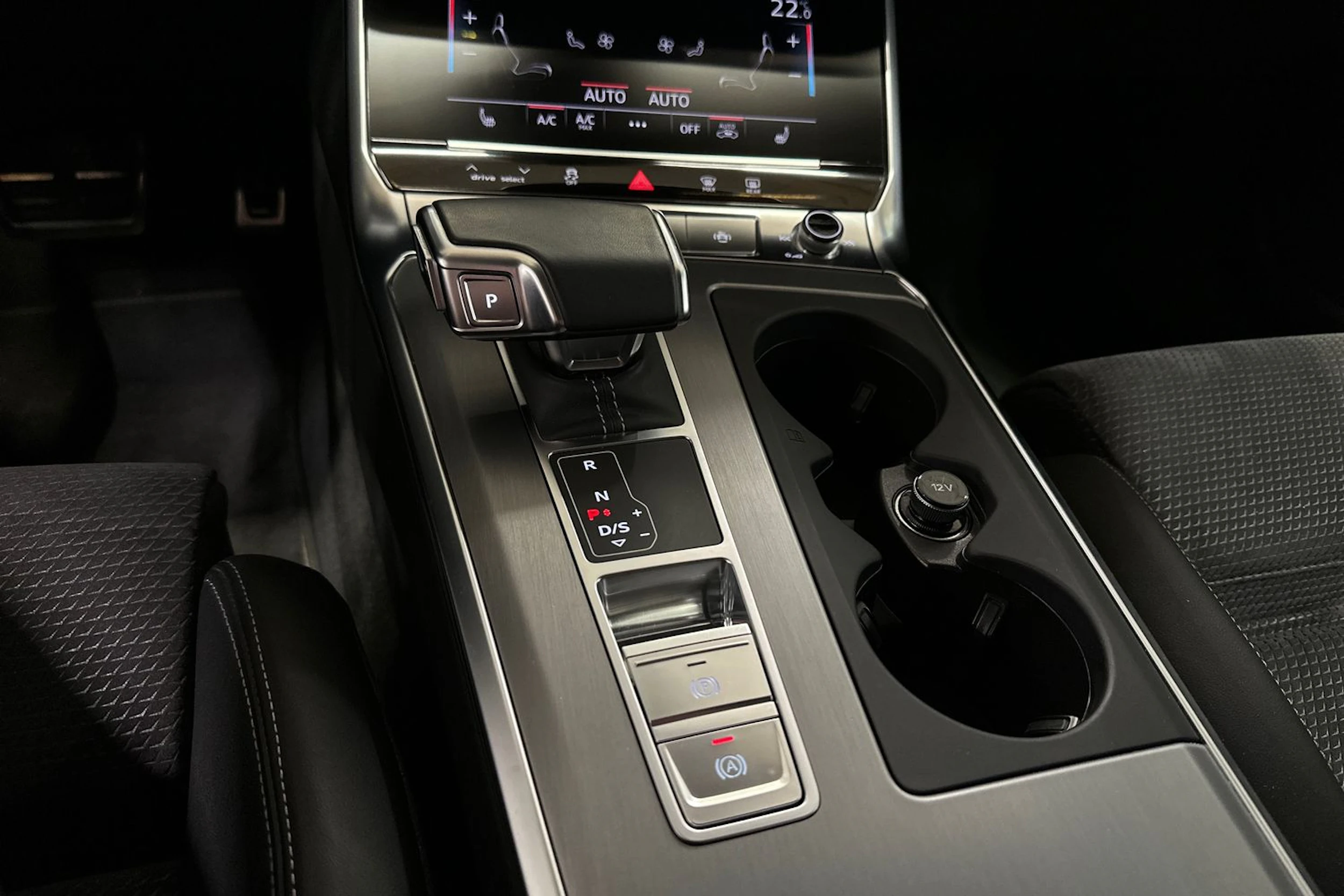 Musta Audi A6 2020 kuva 22.