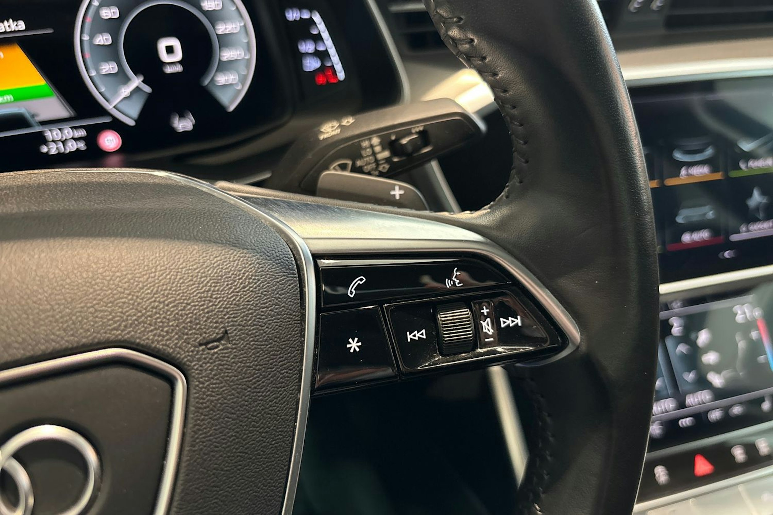 Musta Audi A6 2020 kuva 17.