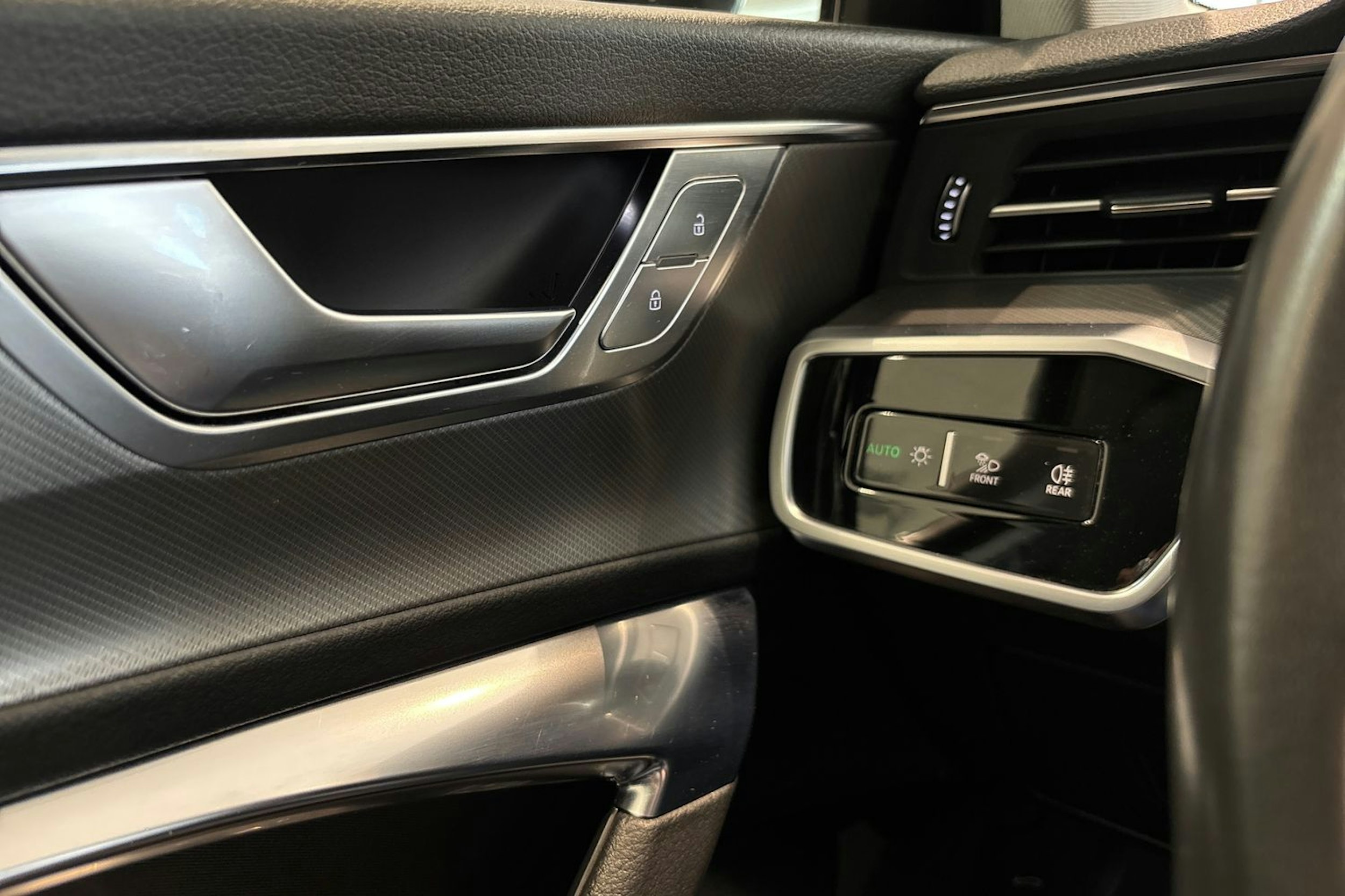 Musta Audi A6 2020 kuva 18.