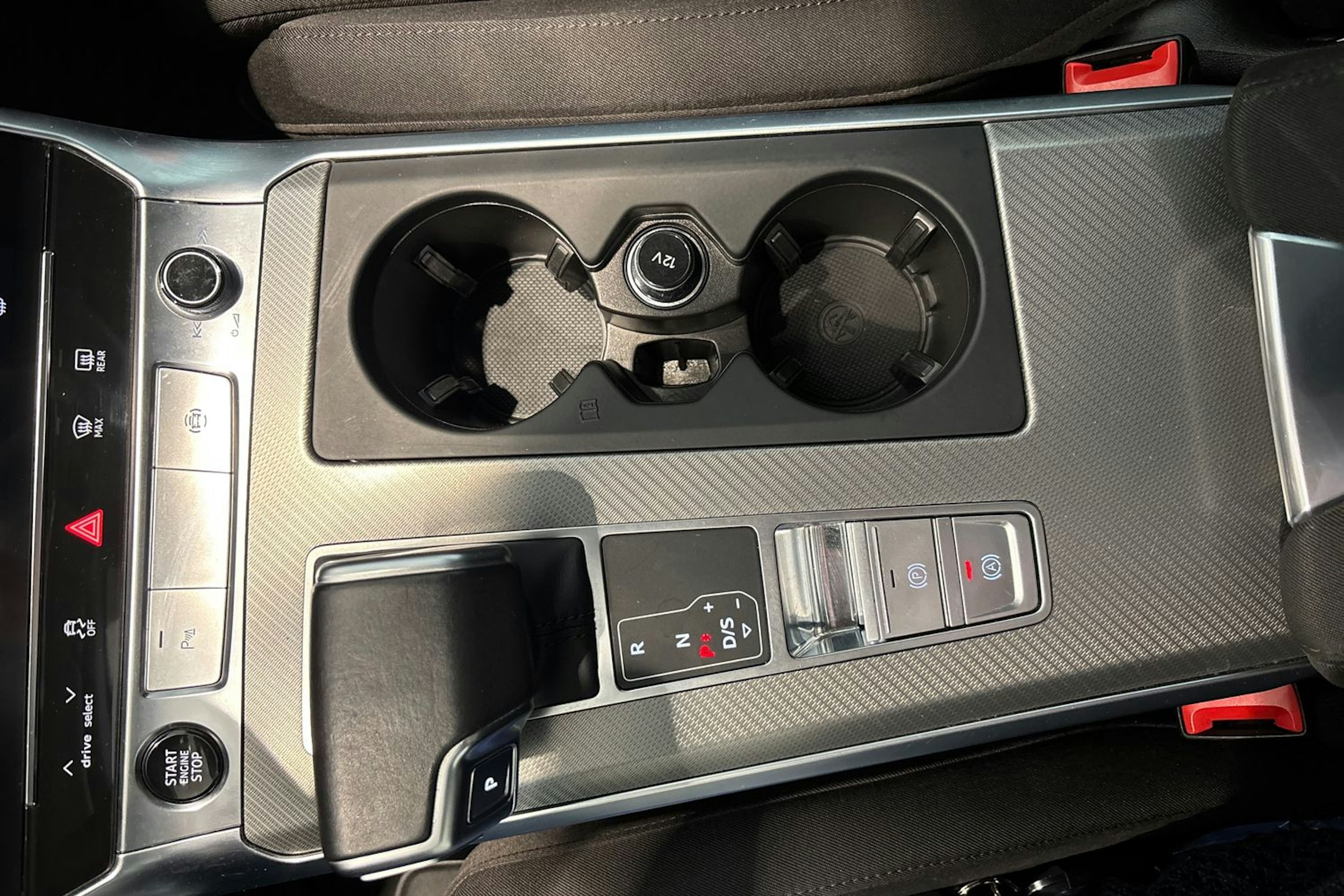 Musta Audi A6 2020 kuva 21.