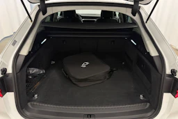 valkoinen Audi A6 2020 kuva 11.