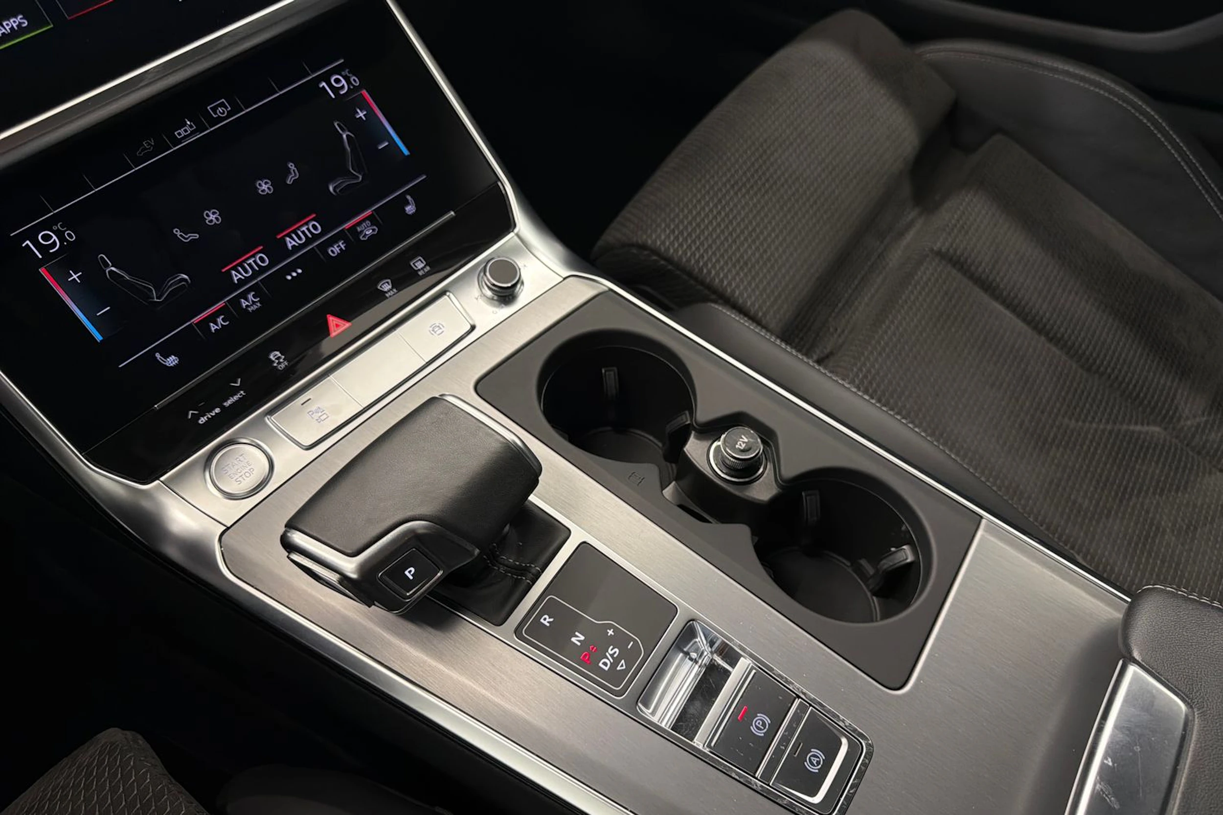 valkoinen Audi A6 2020 kuva 22.