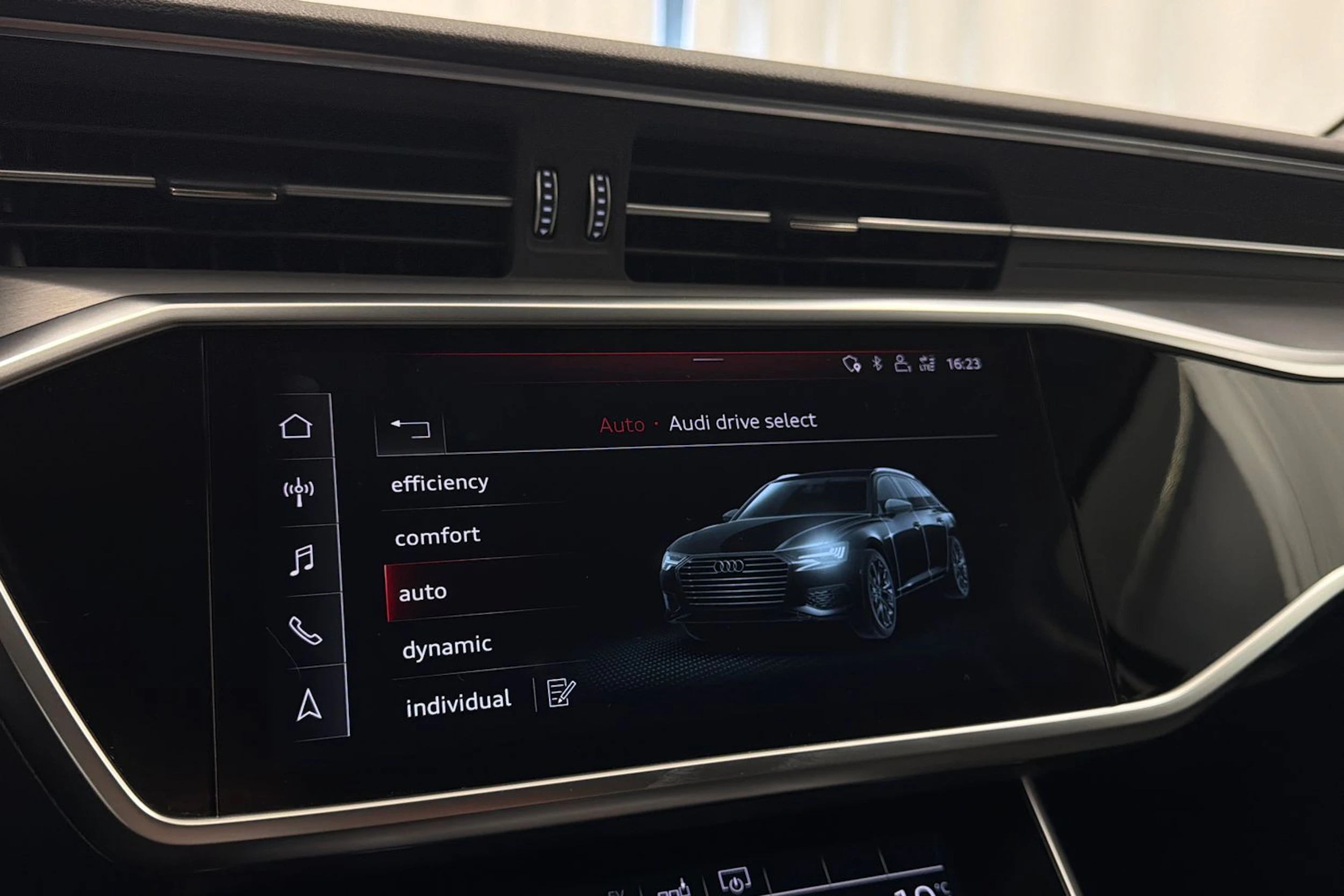 valkoinen Audi A6 2020 kuva 25.