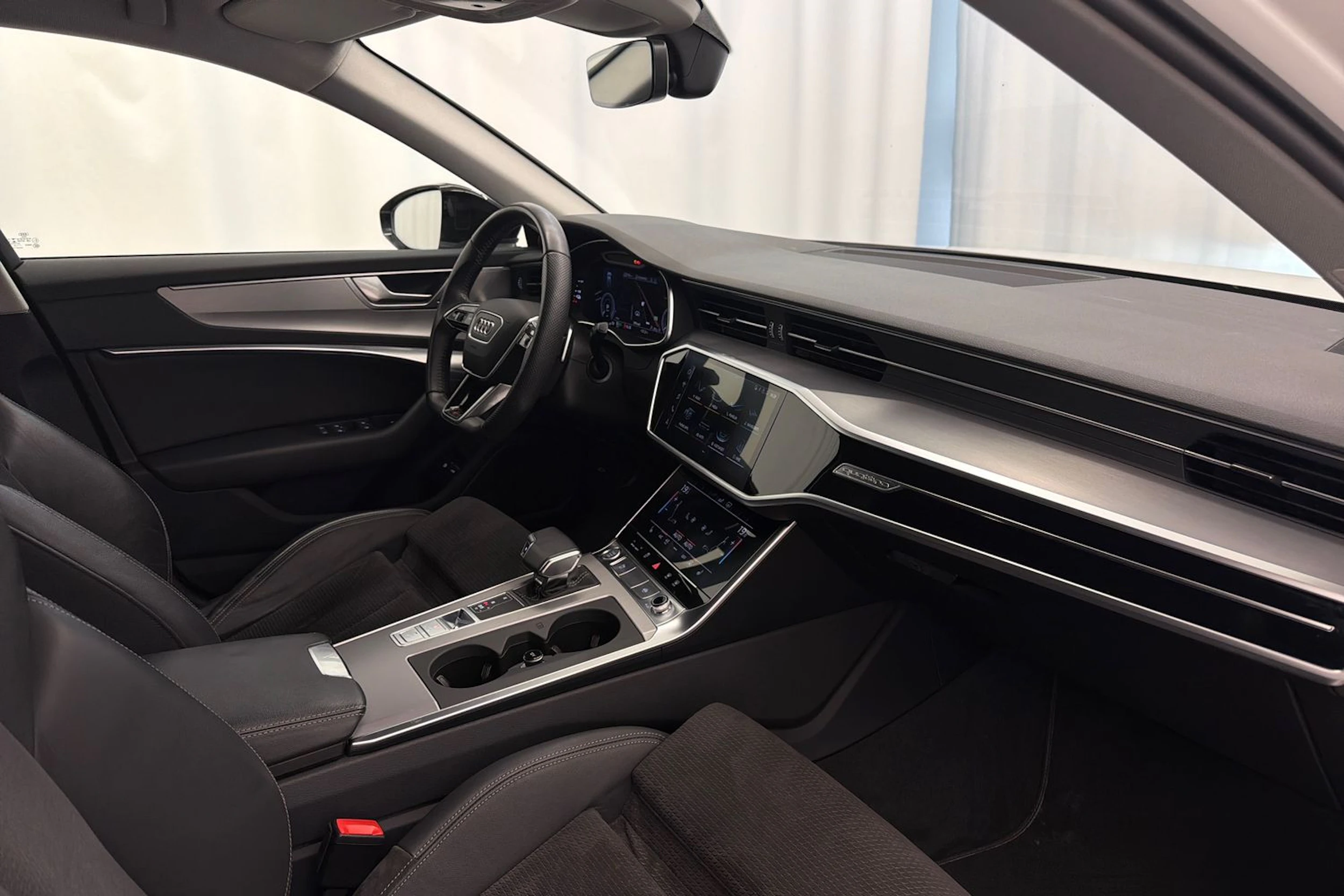 valkoinen Audi A6 2020 kuva 34.