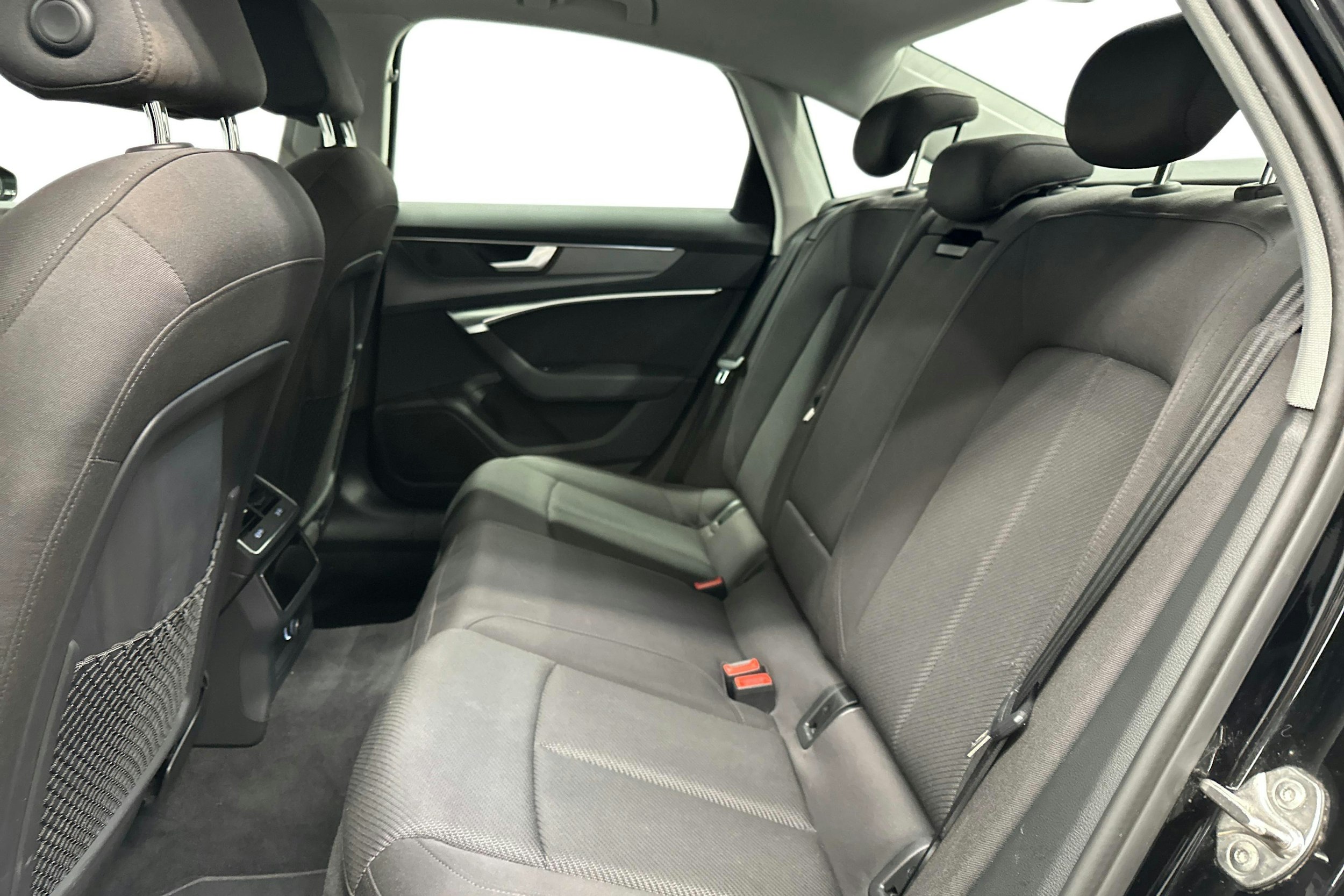 musta Audi A6 2020 kuva 10.