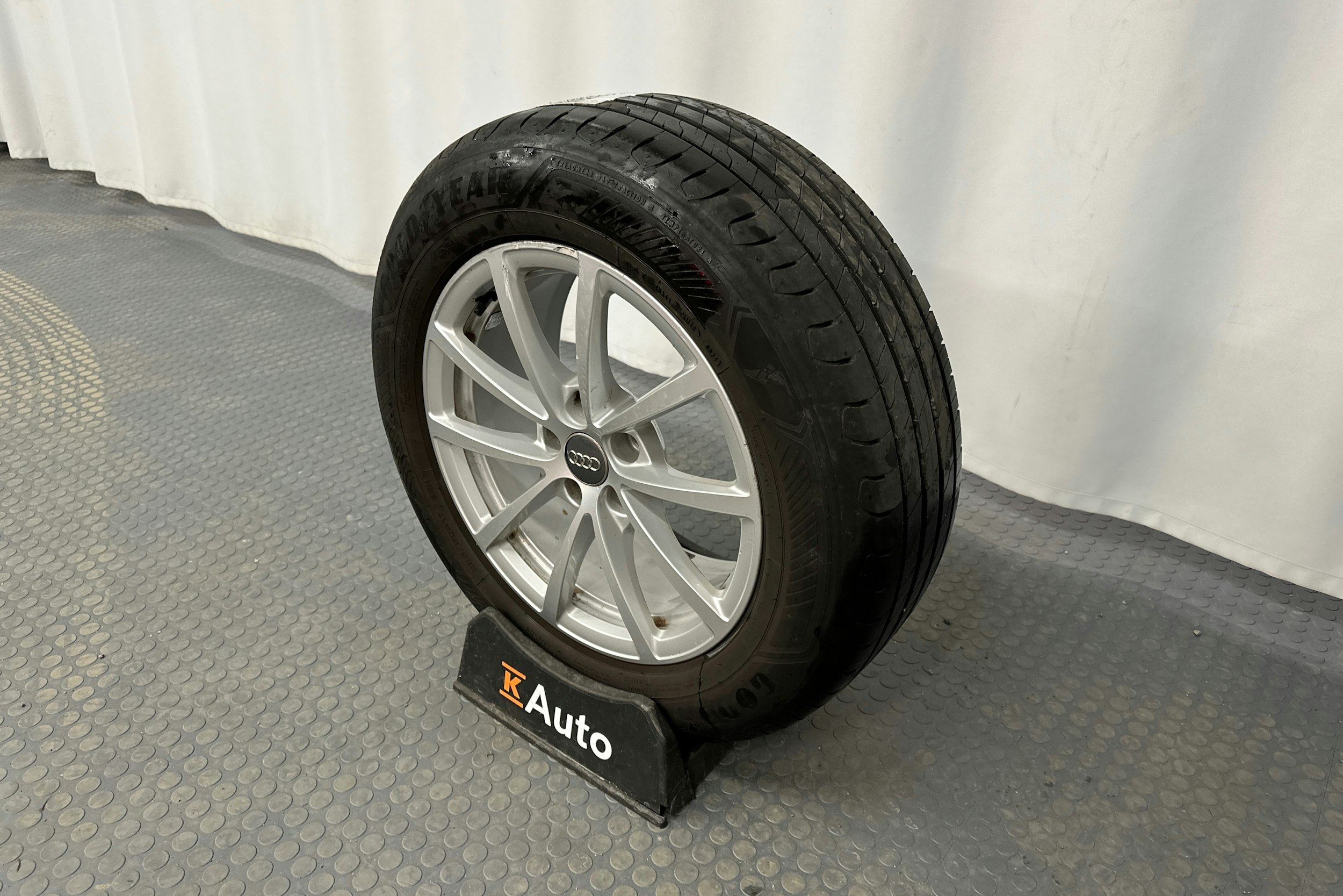 musta Audi A6 2020 kuva 13.