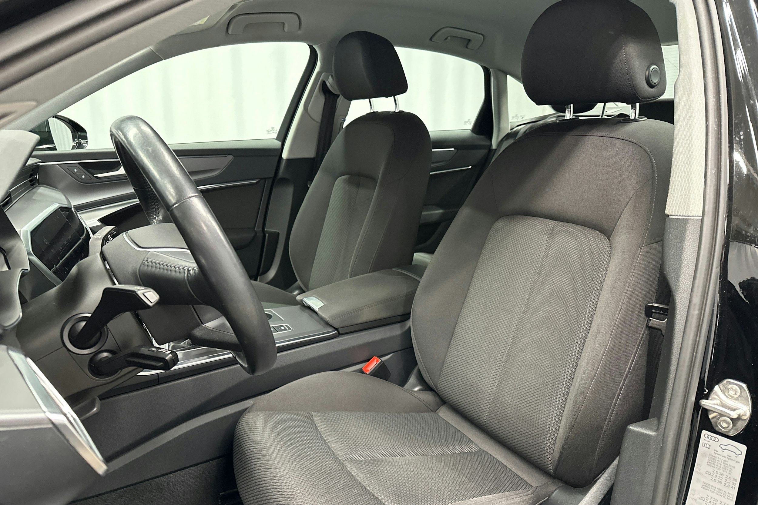 musta Audi A6 2020 kuva 23.