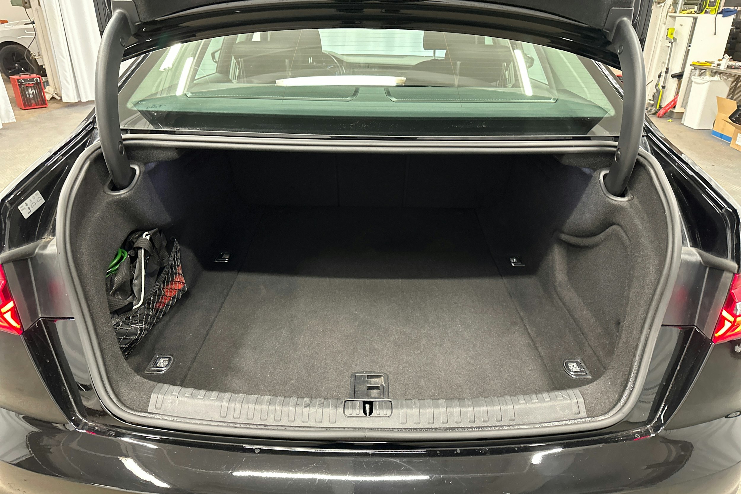 musta Audi A6 2020 kuva 26.