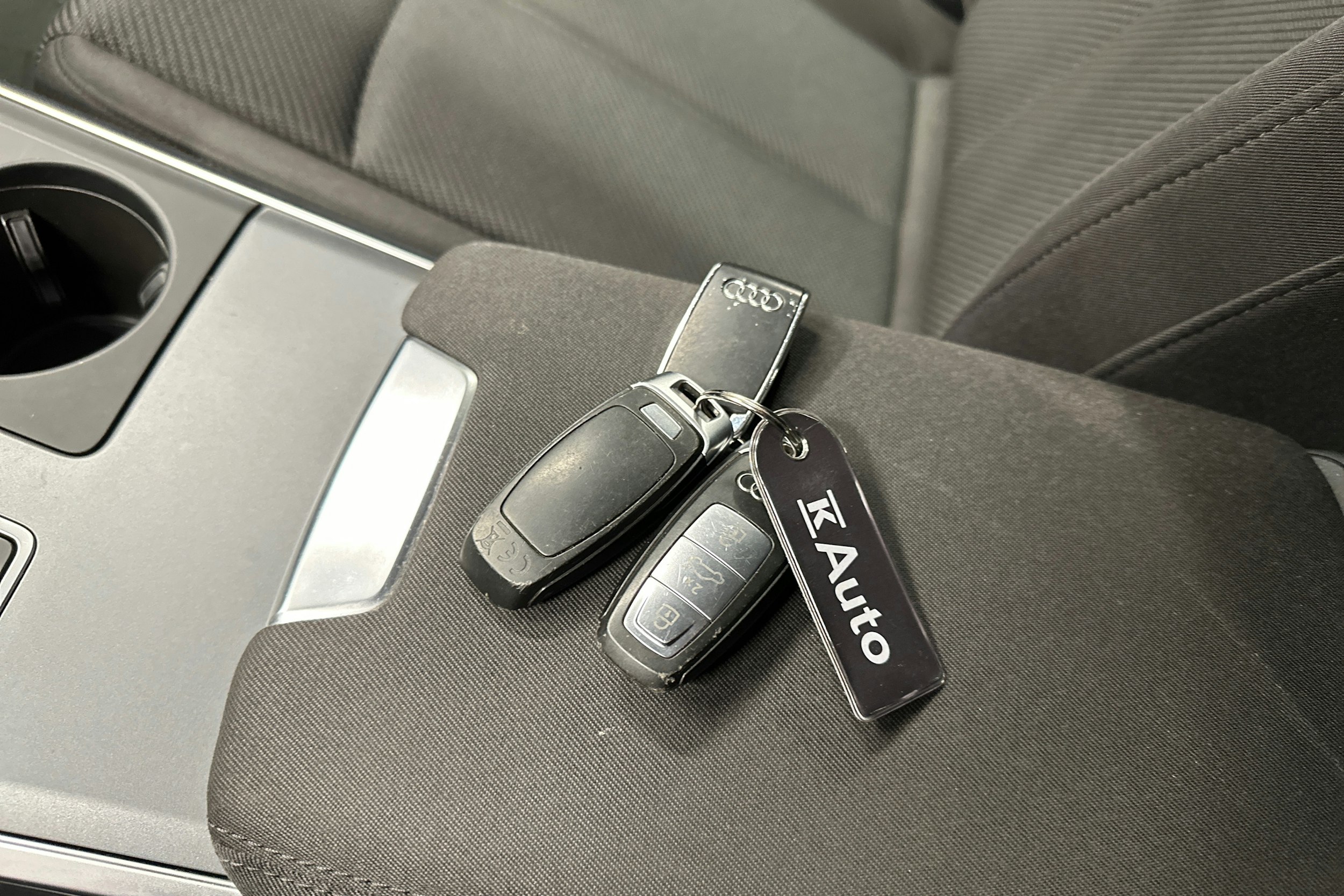 musta Audi A6 2020 kuva 28.