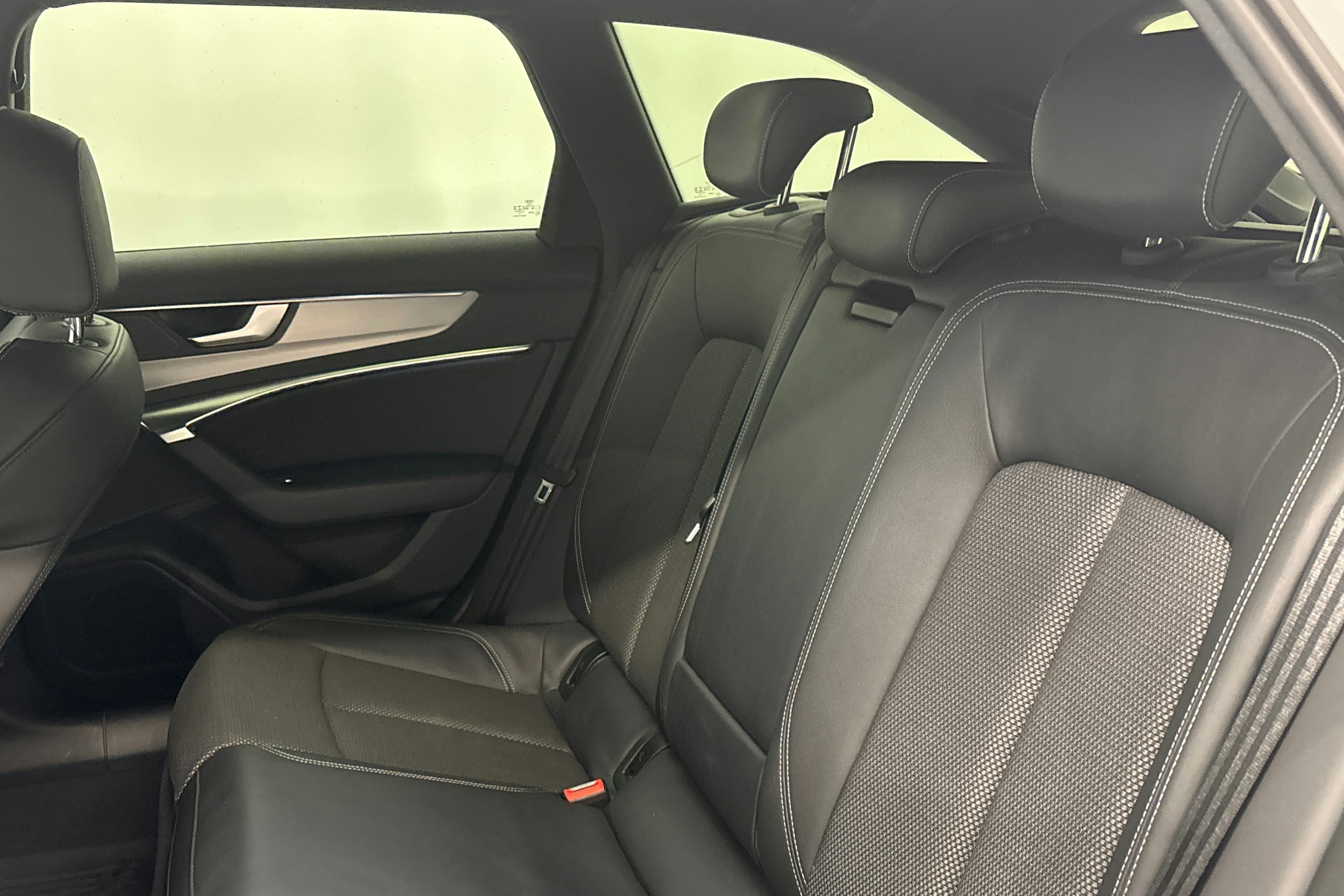 valkoinen Audi A6 2020 kuva 13.