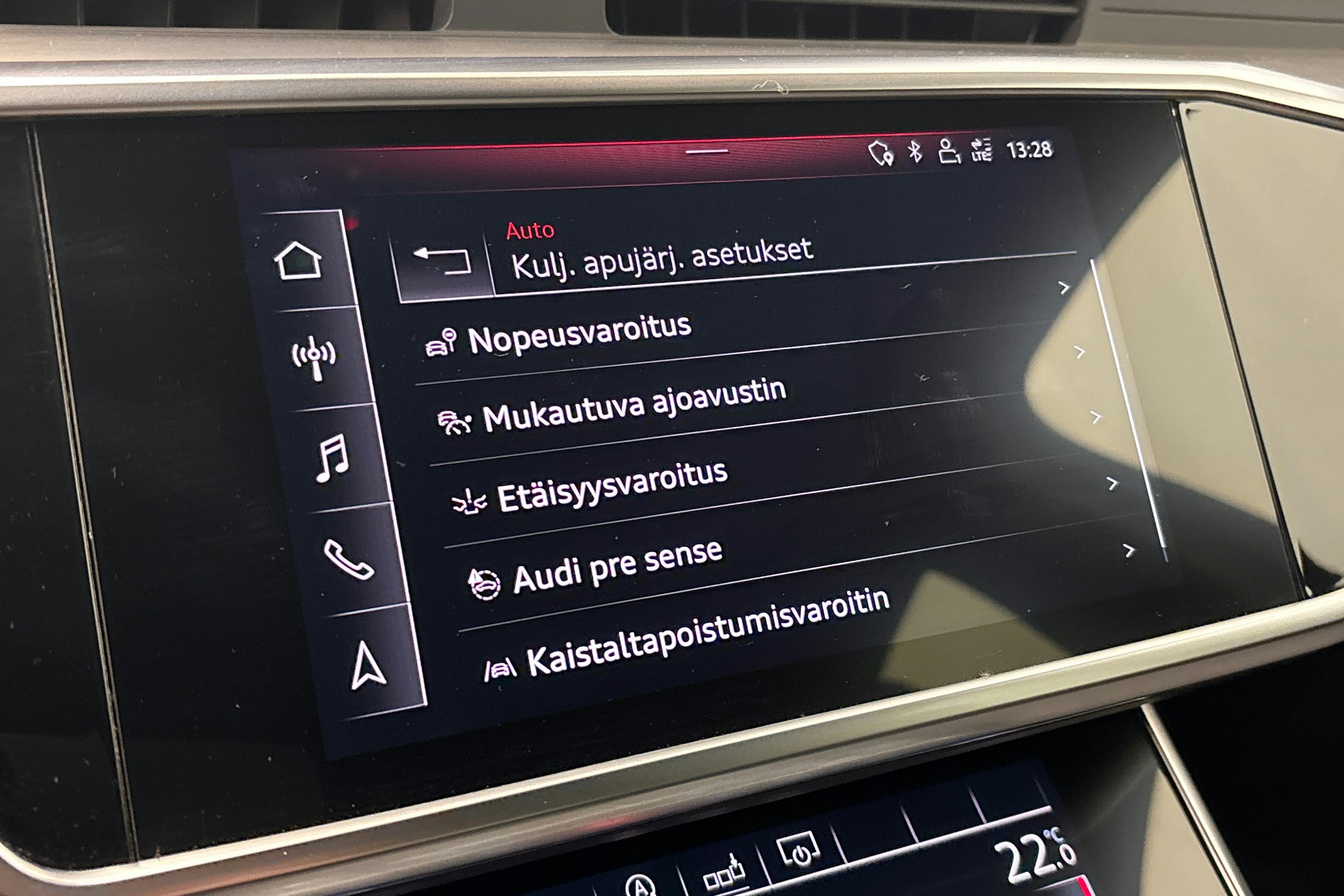 valkoinen Audi A6 2020 kuva 25.