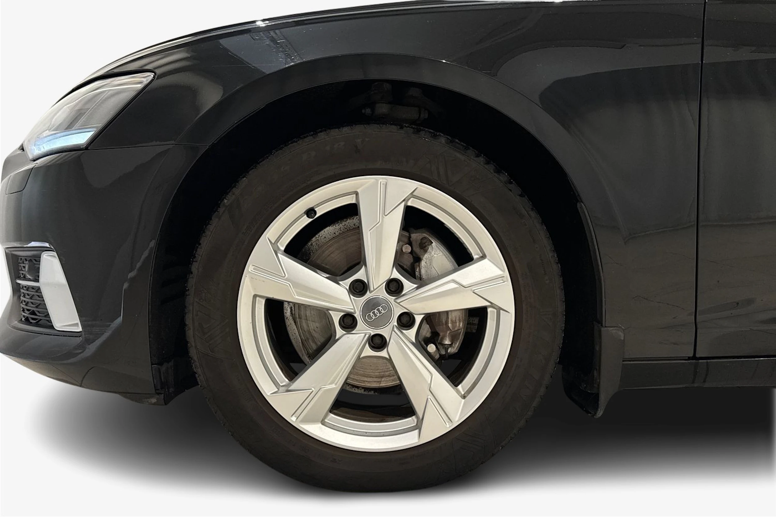 musta Audi A6 2020 kuva 9.