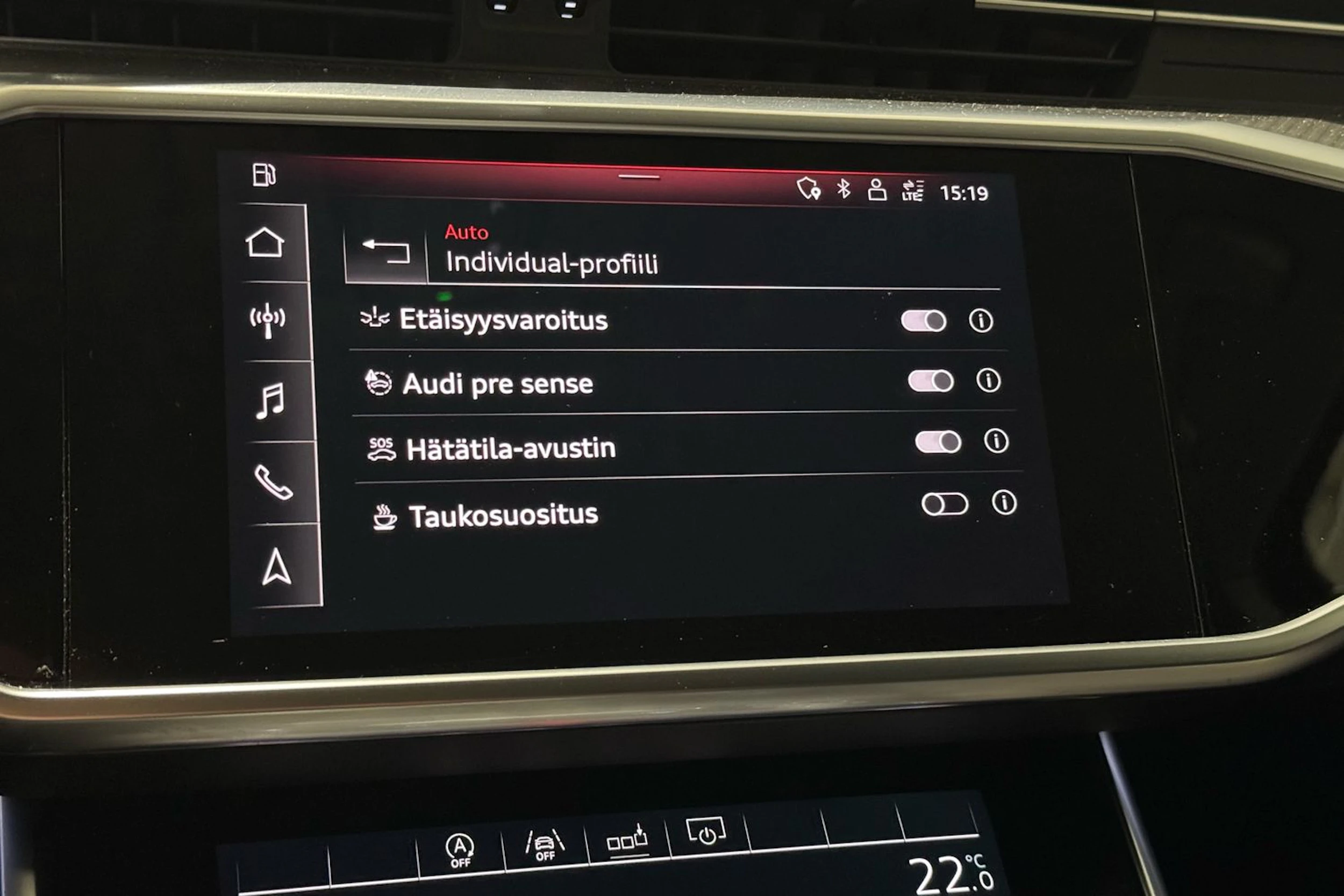 musta Audi A6 2020 kuva 27.