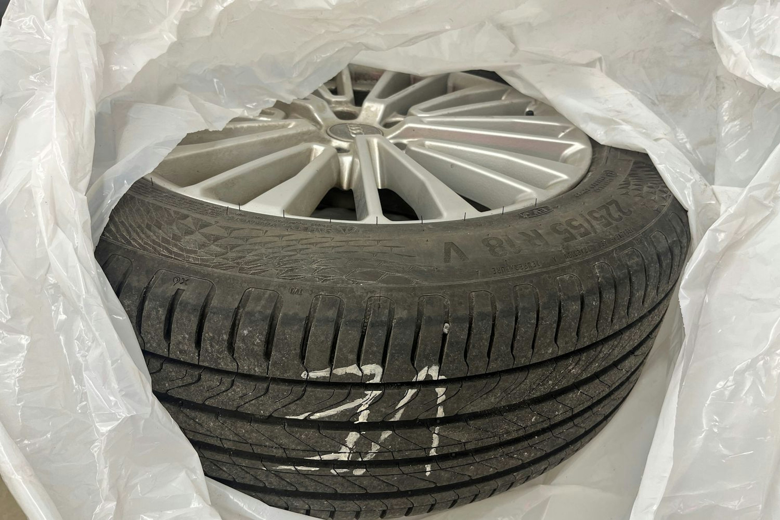 Sininen Audi A6 2020 kuva 13.