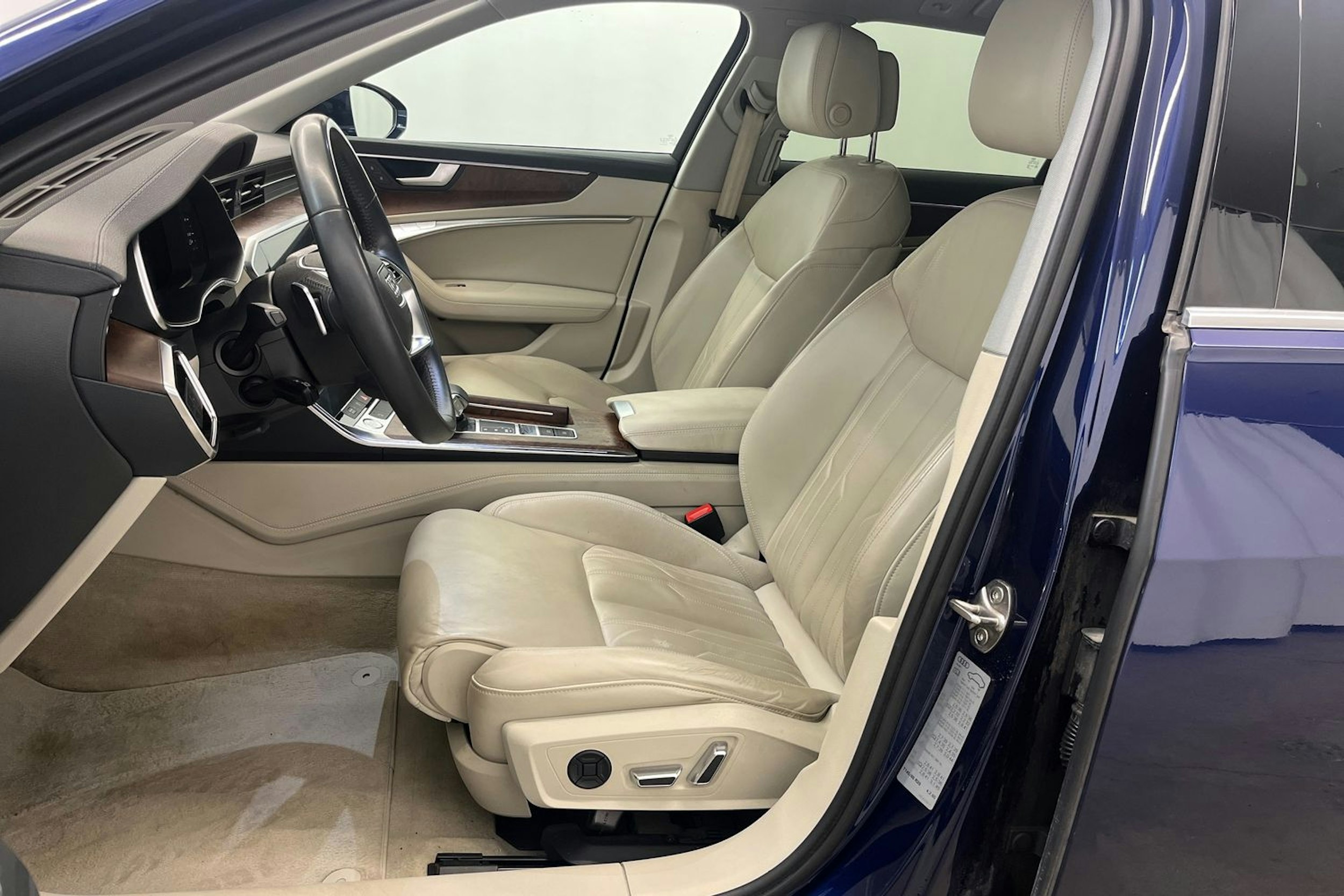 Sininen Audi A6 2020 kuva 15.