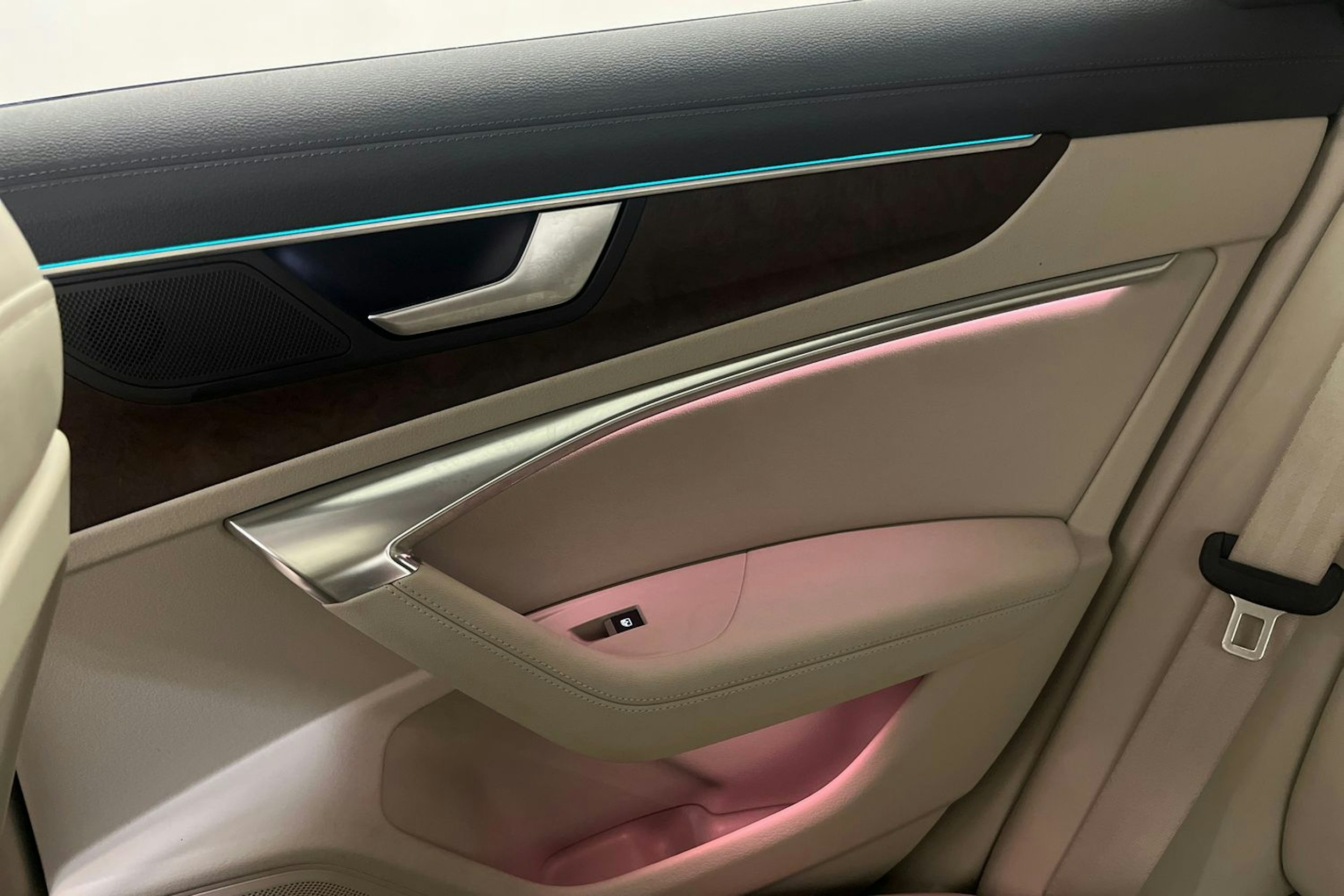 Sininen Audi A6 2020 kuva 24.