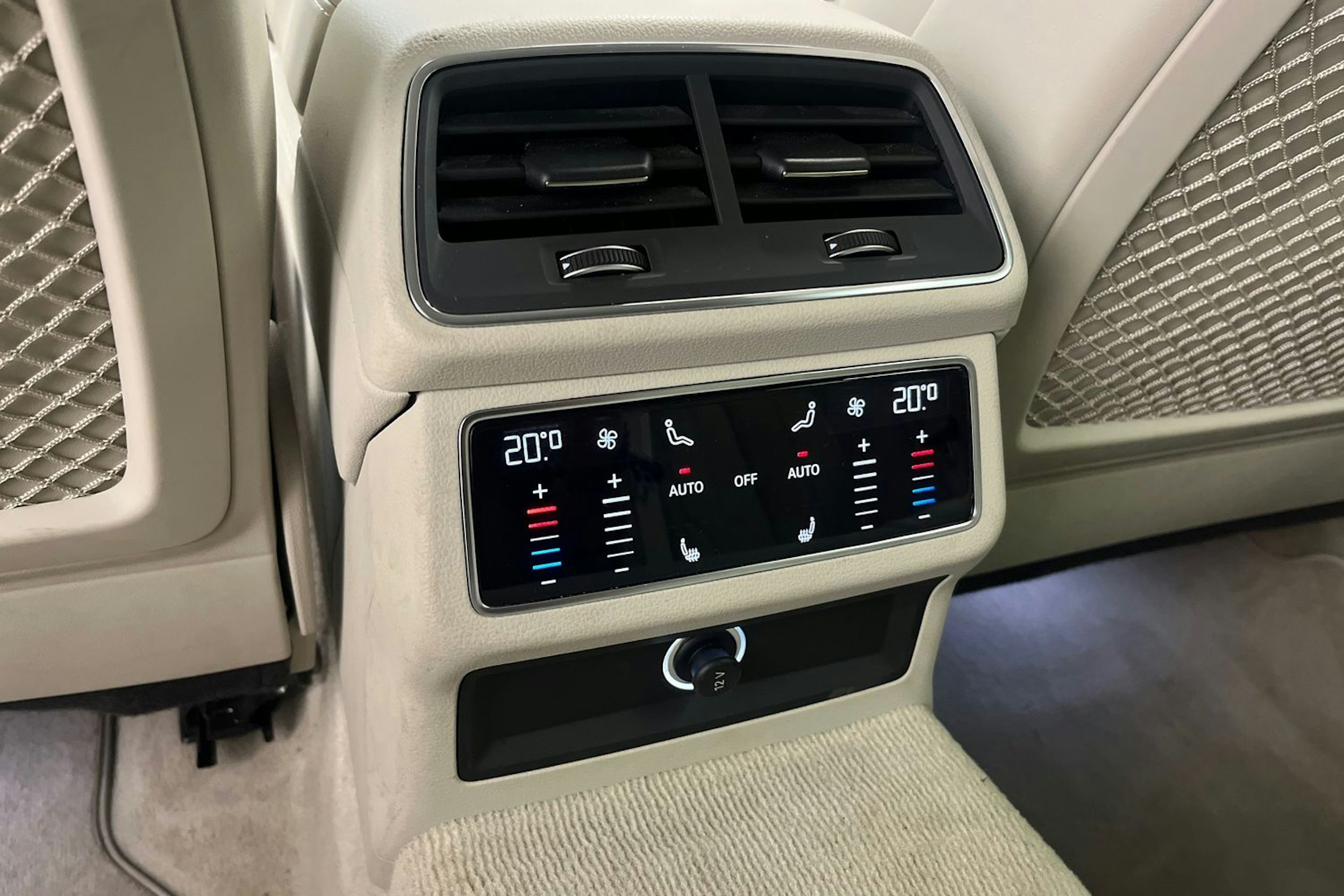 Sininen Audi A6 2020 kuva 25.