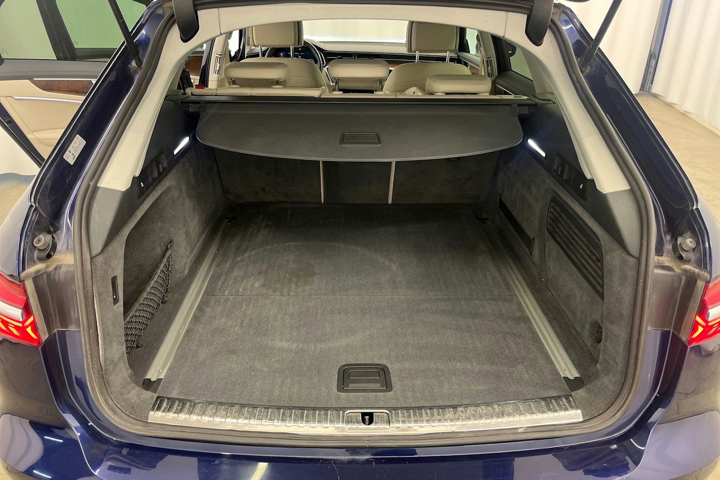 Sininen Audi A6 2020 kuva 26.