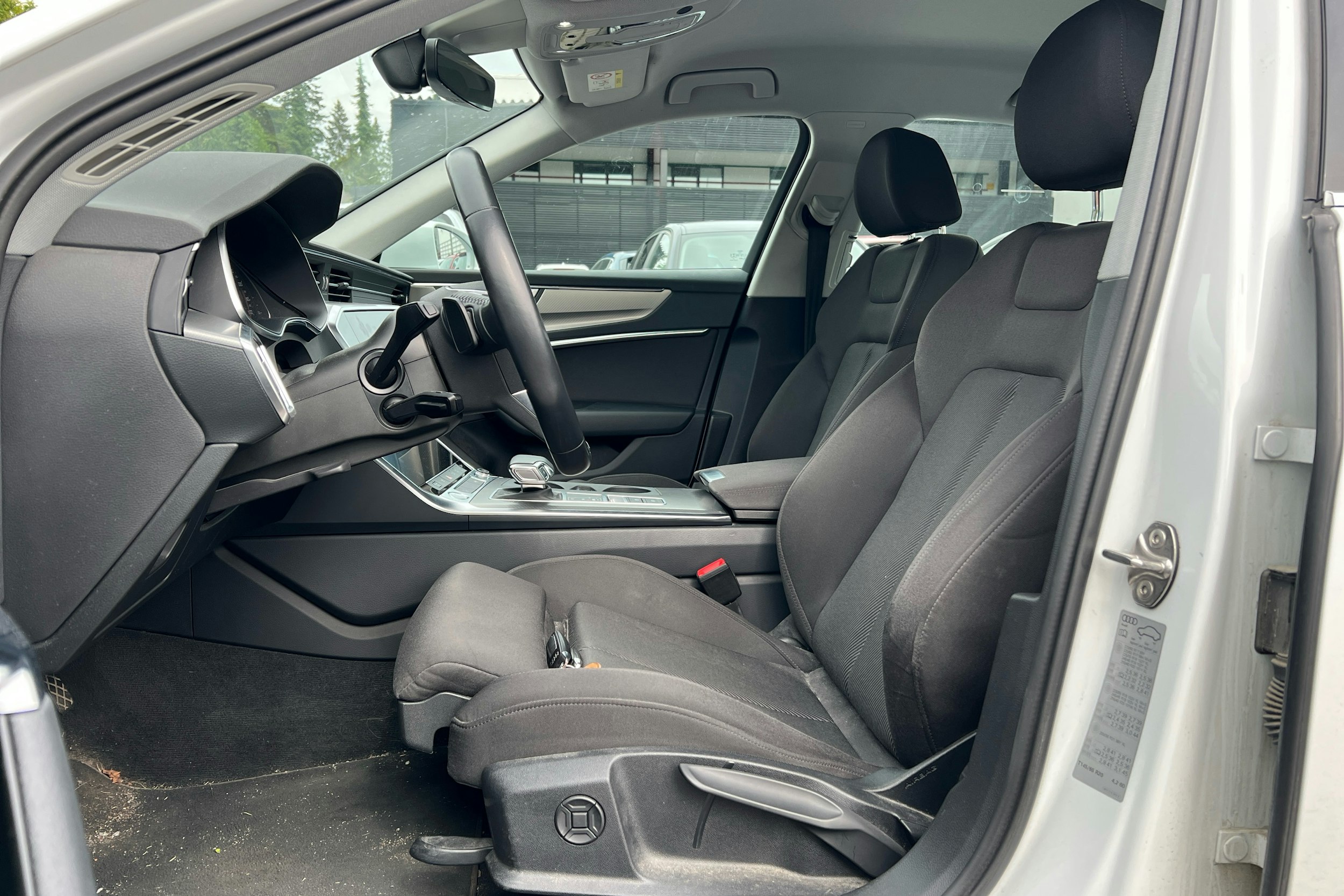 valkoinen Audi A6 2020 kuva 3.