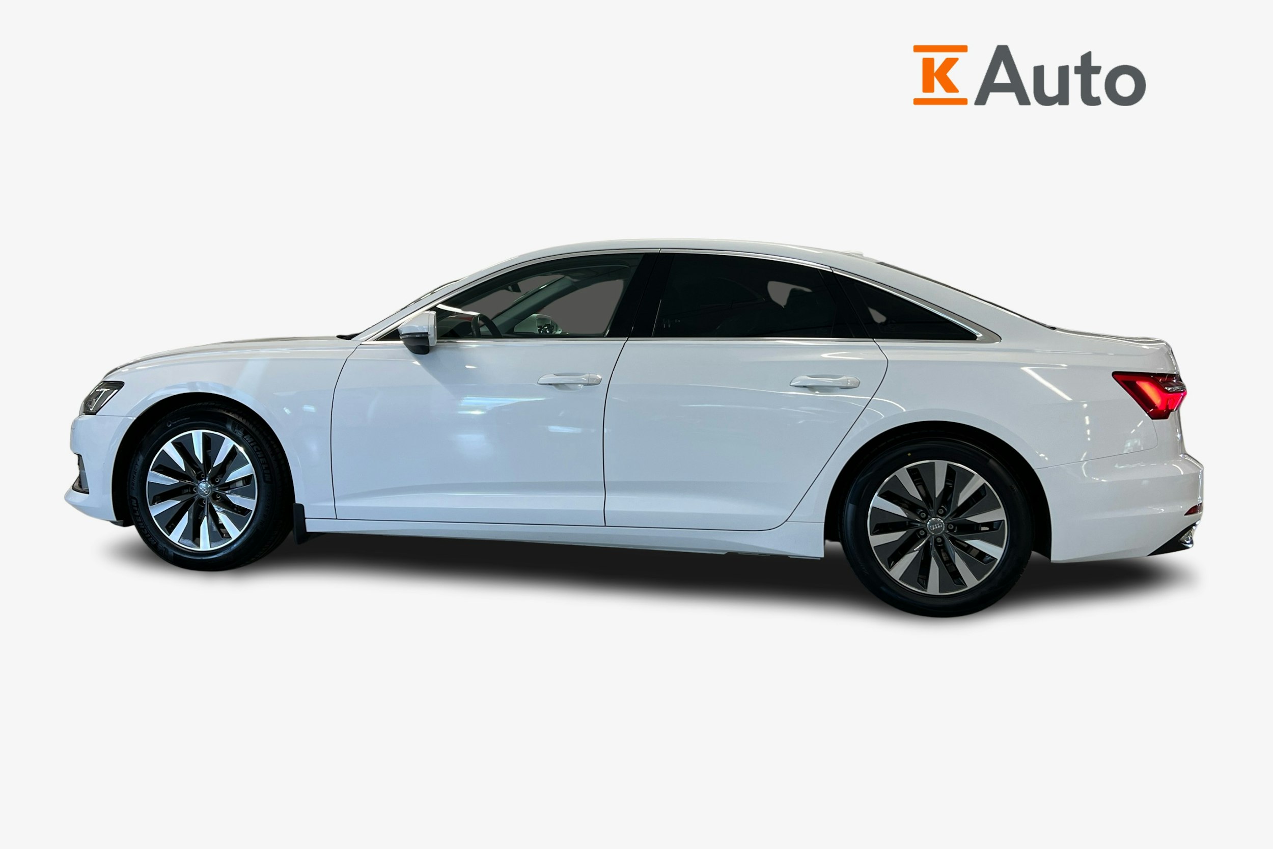 valkoinen Audi A6 2020 kuva 5.