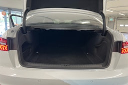 valkoinen Audi A6 2020 kuva 23.