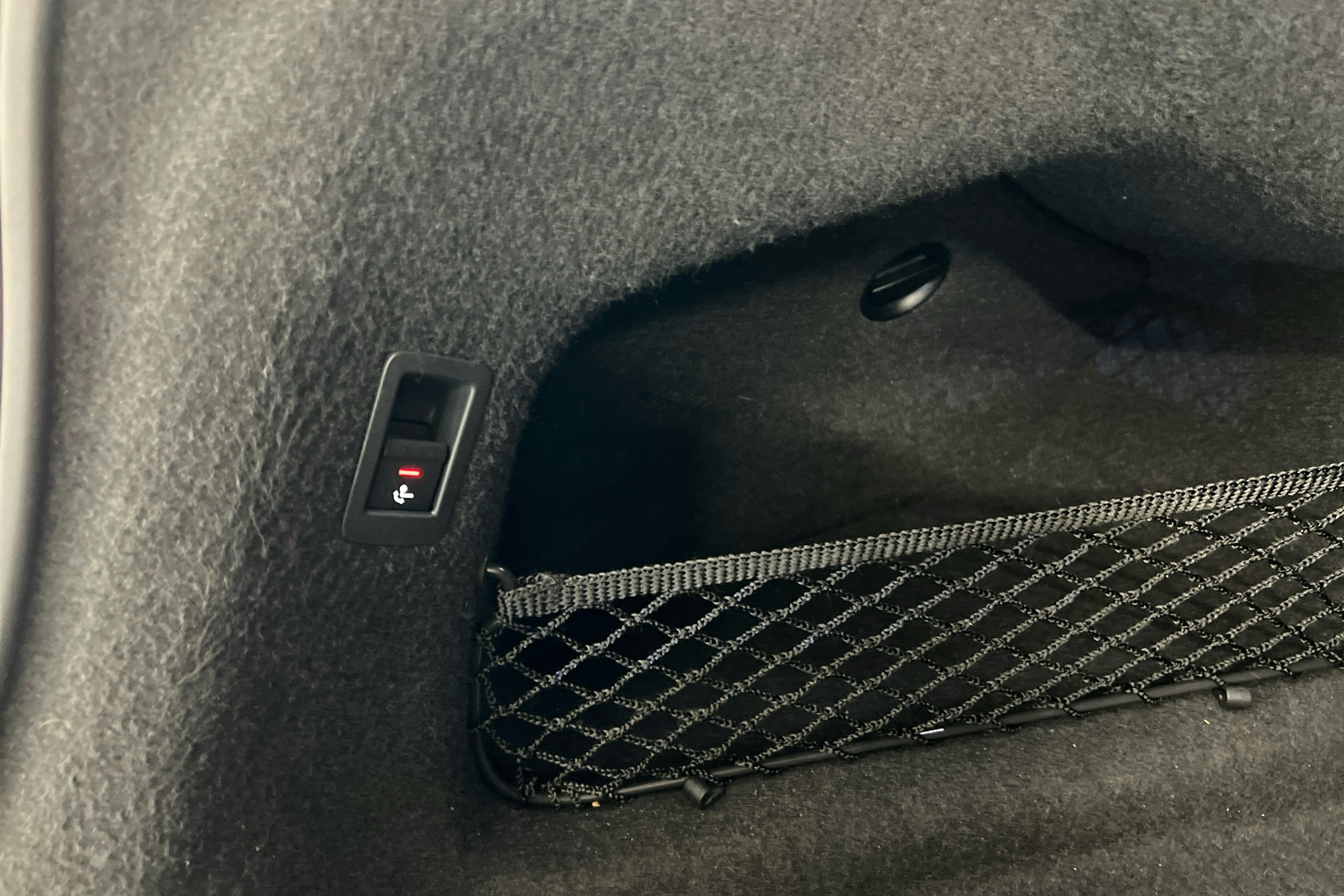 valkoinen Audi A6 2020 kuva 24.