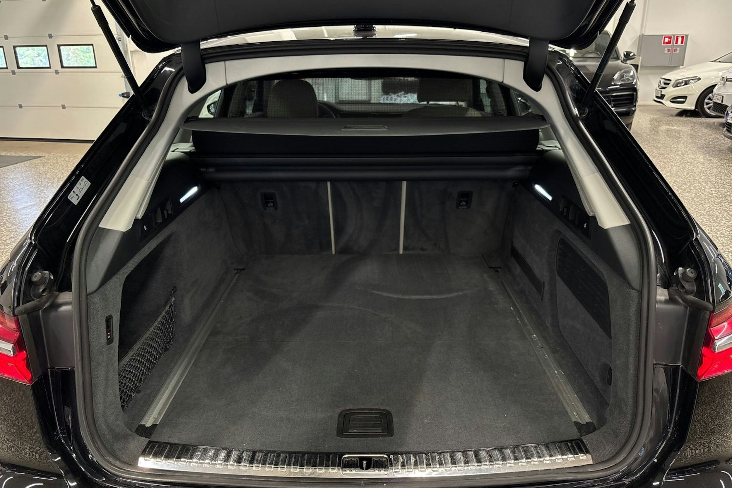 met. musta Audi A6 2020 kuva 35.