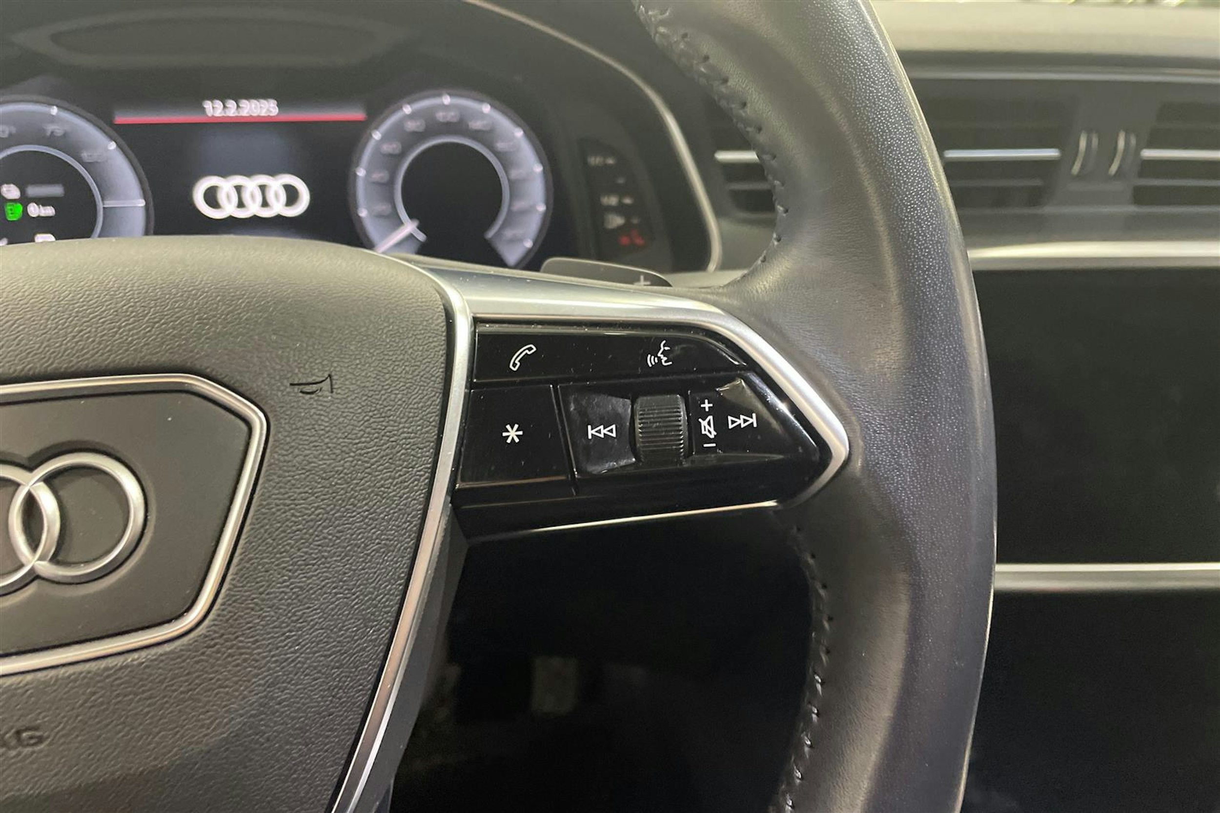 ruskea (beige) Audi A6 2020 kuva 15.