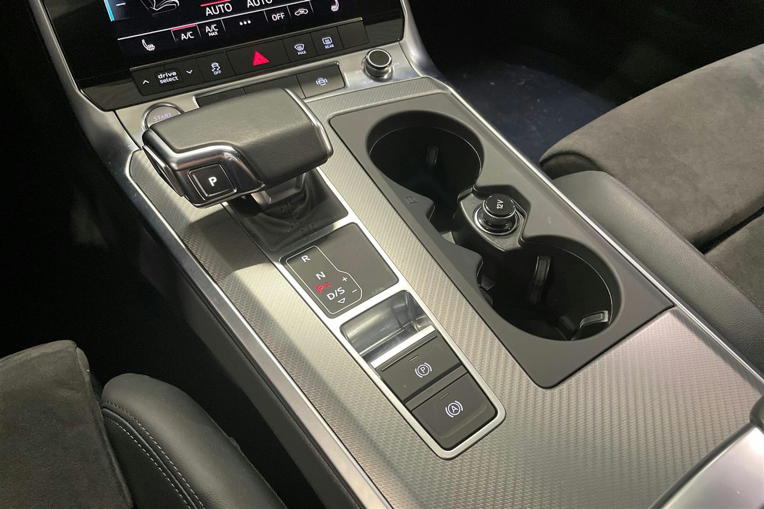 ruskea (beige) Audi A6 2020 kuva 25.