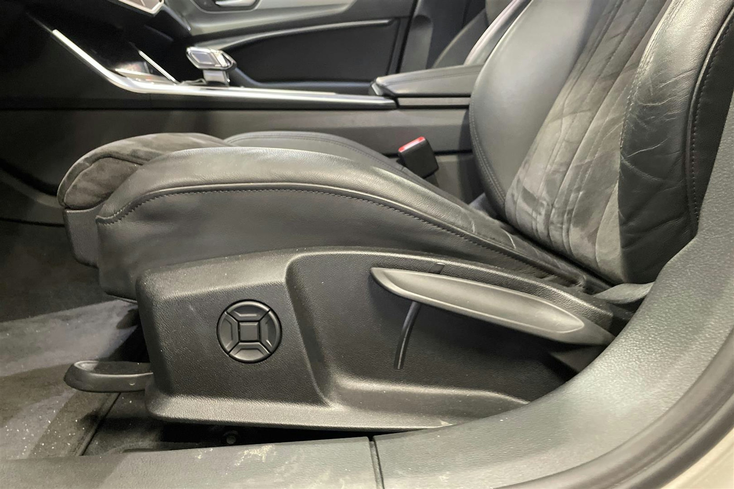 ruskea (beige) Audi A6 2020 kuva 27.