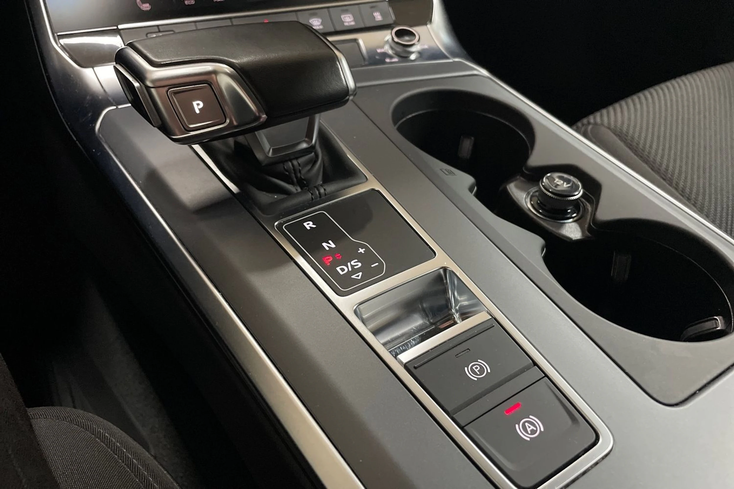 Valkoinen Audi A6 2020 kuva 25.