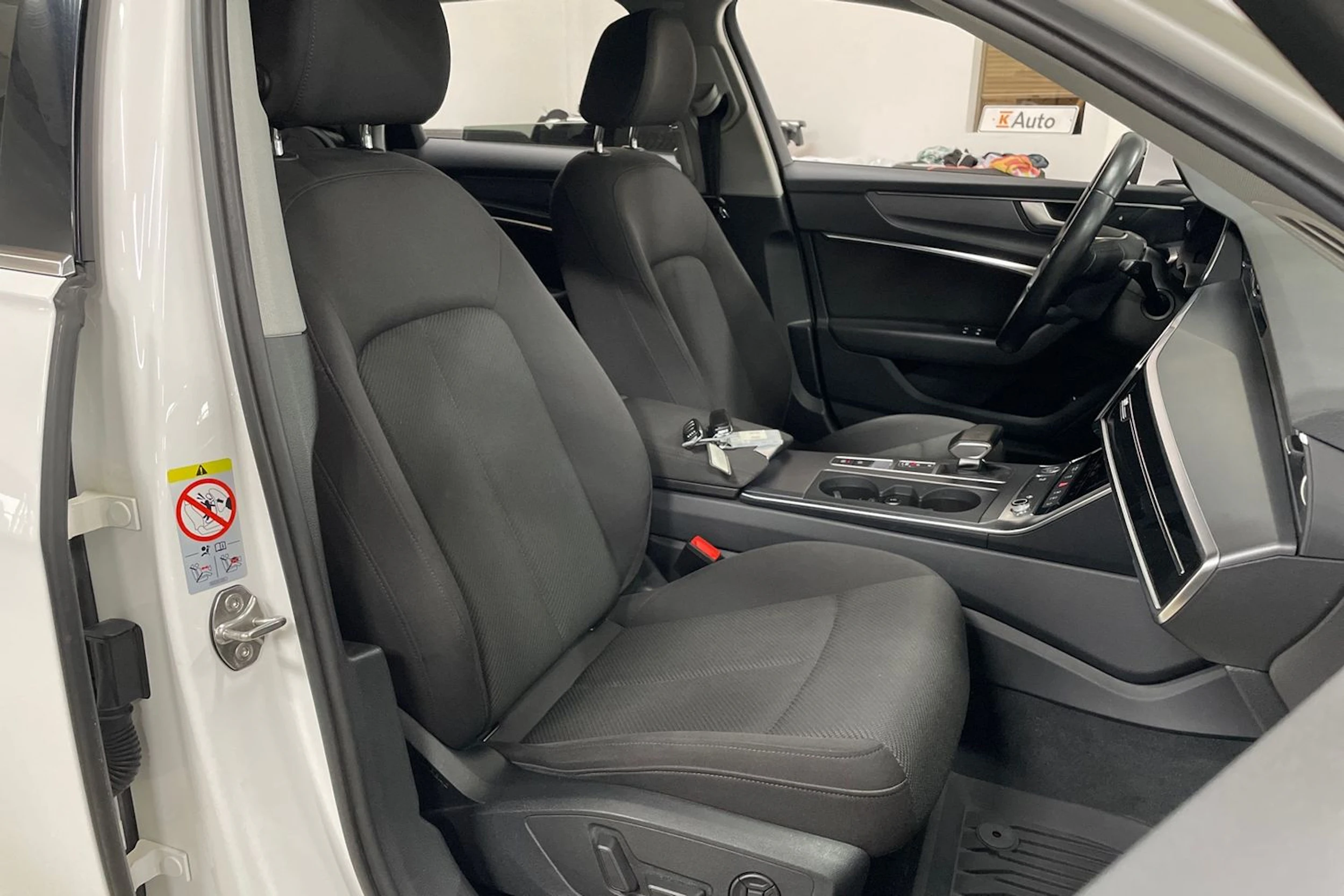 Valkoinen Audi A6 2020 kuva 28.