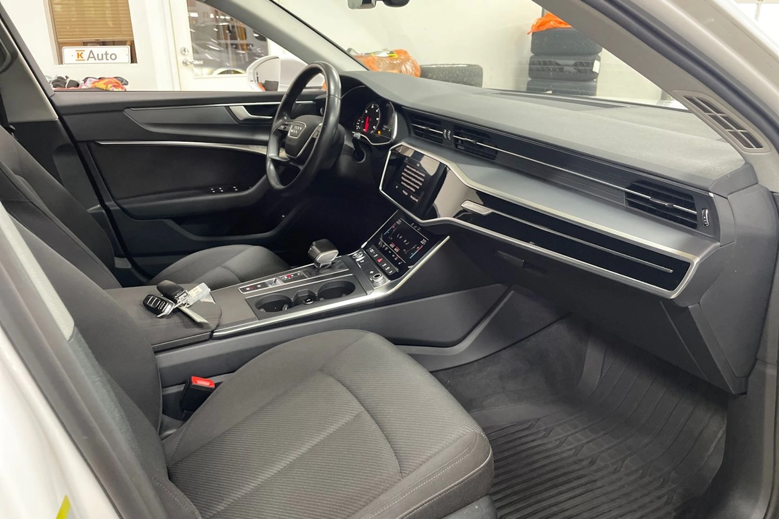 Valkoinen Audi A6 2020 kuva 29.