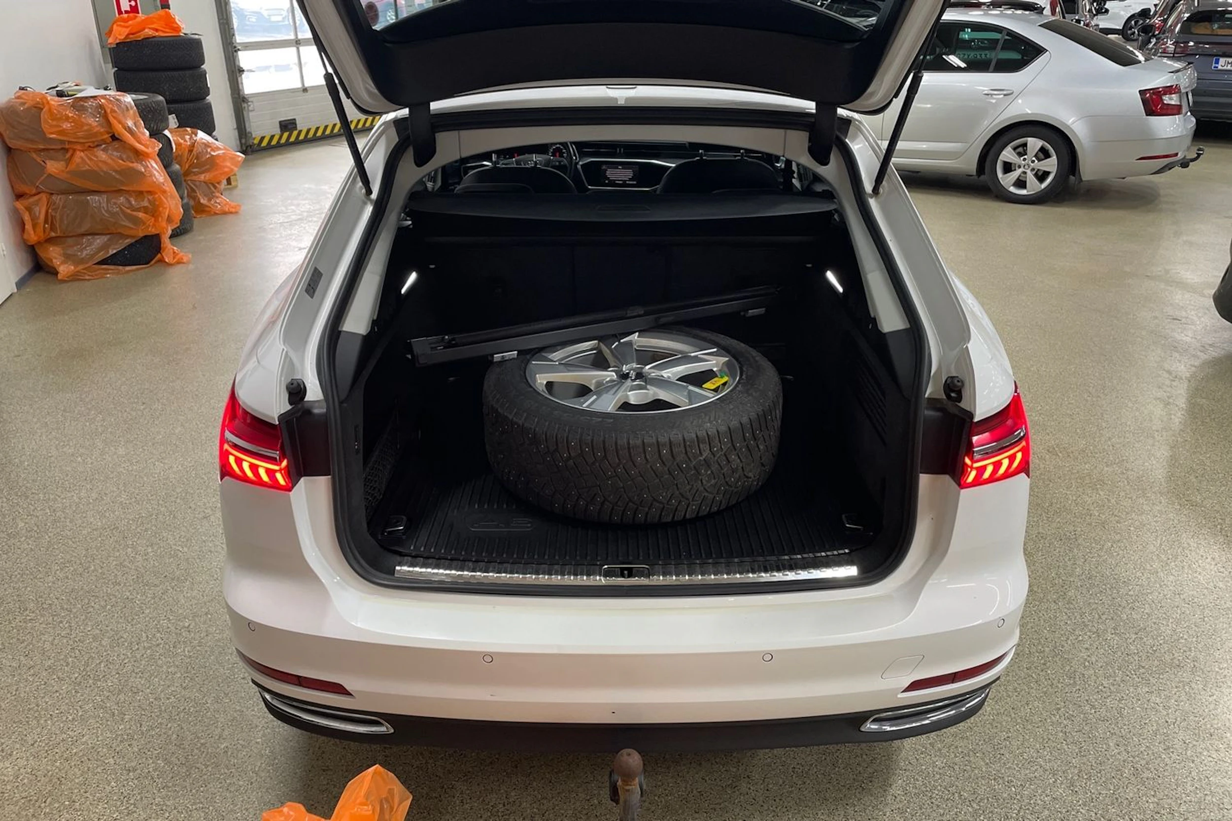 Valkoinen Audi A6 2020 kuva 31.
