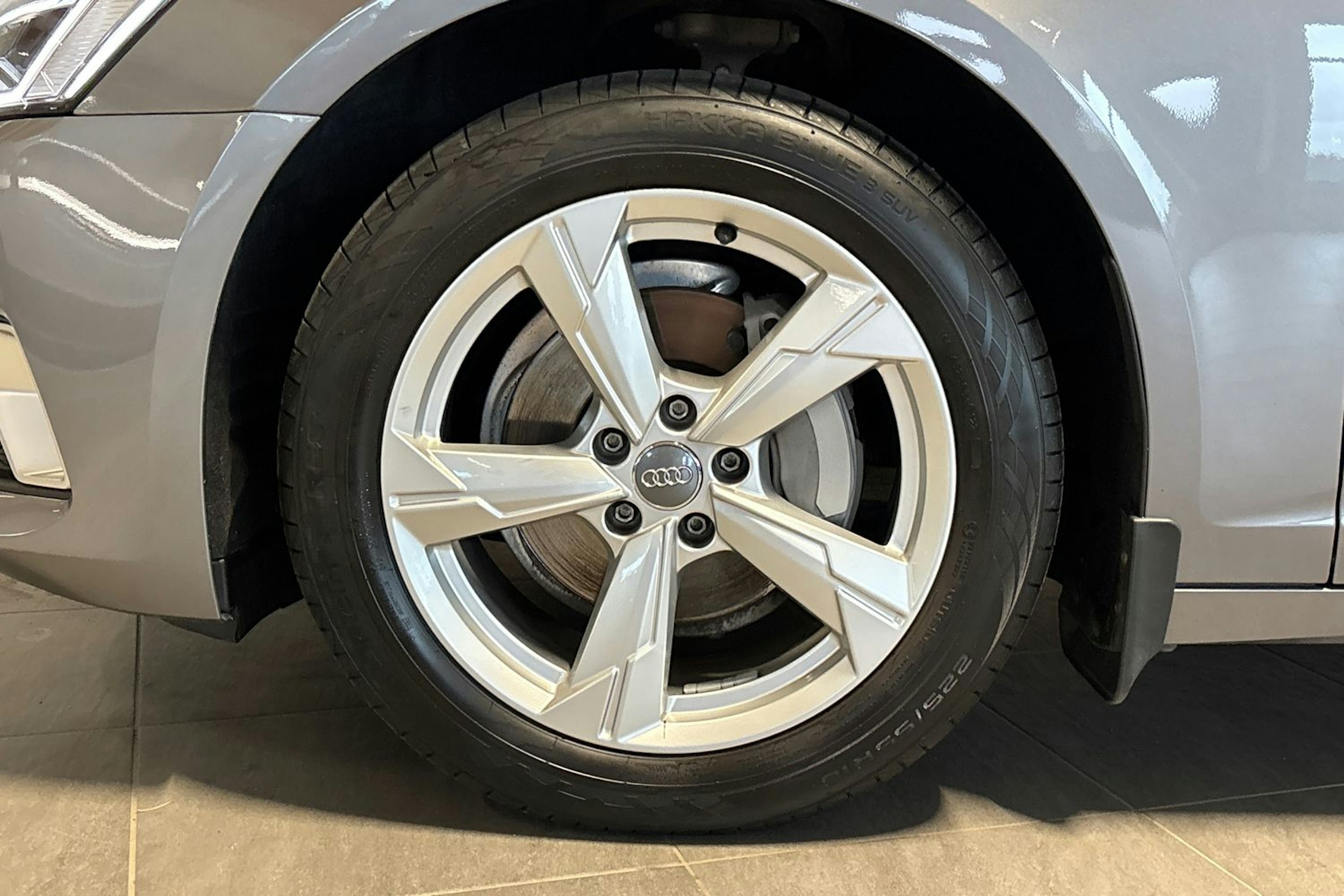 Harmaa Audi A6 2020 kuva 11.