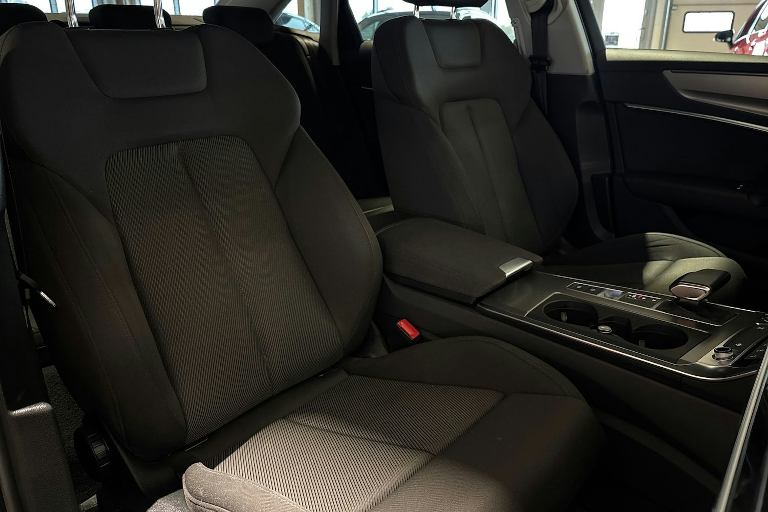 Harmaa Audi A6 2020 kuva 16.