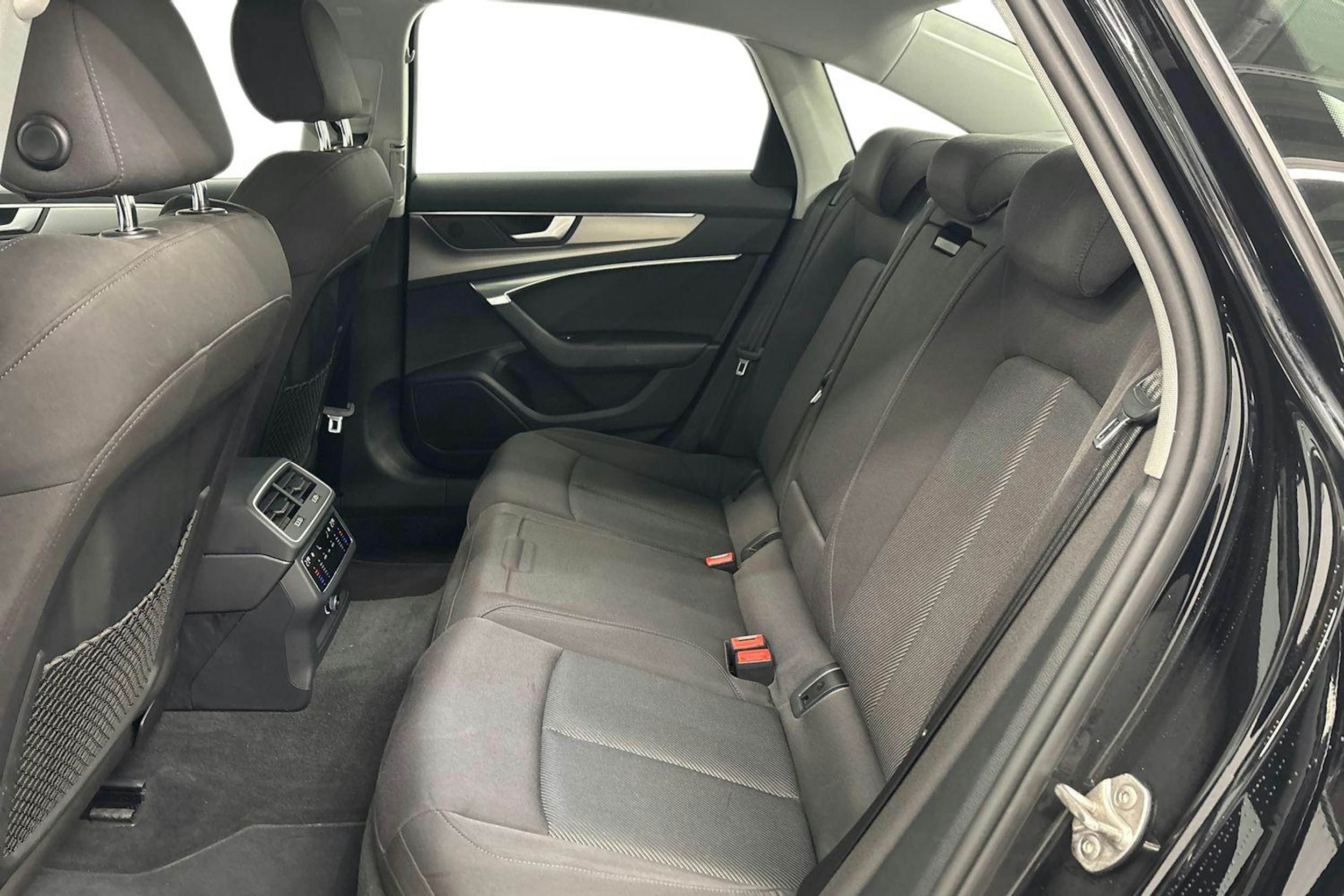 Musta Audi A6 2020 kuva 10.