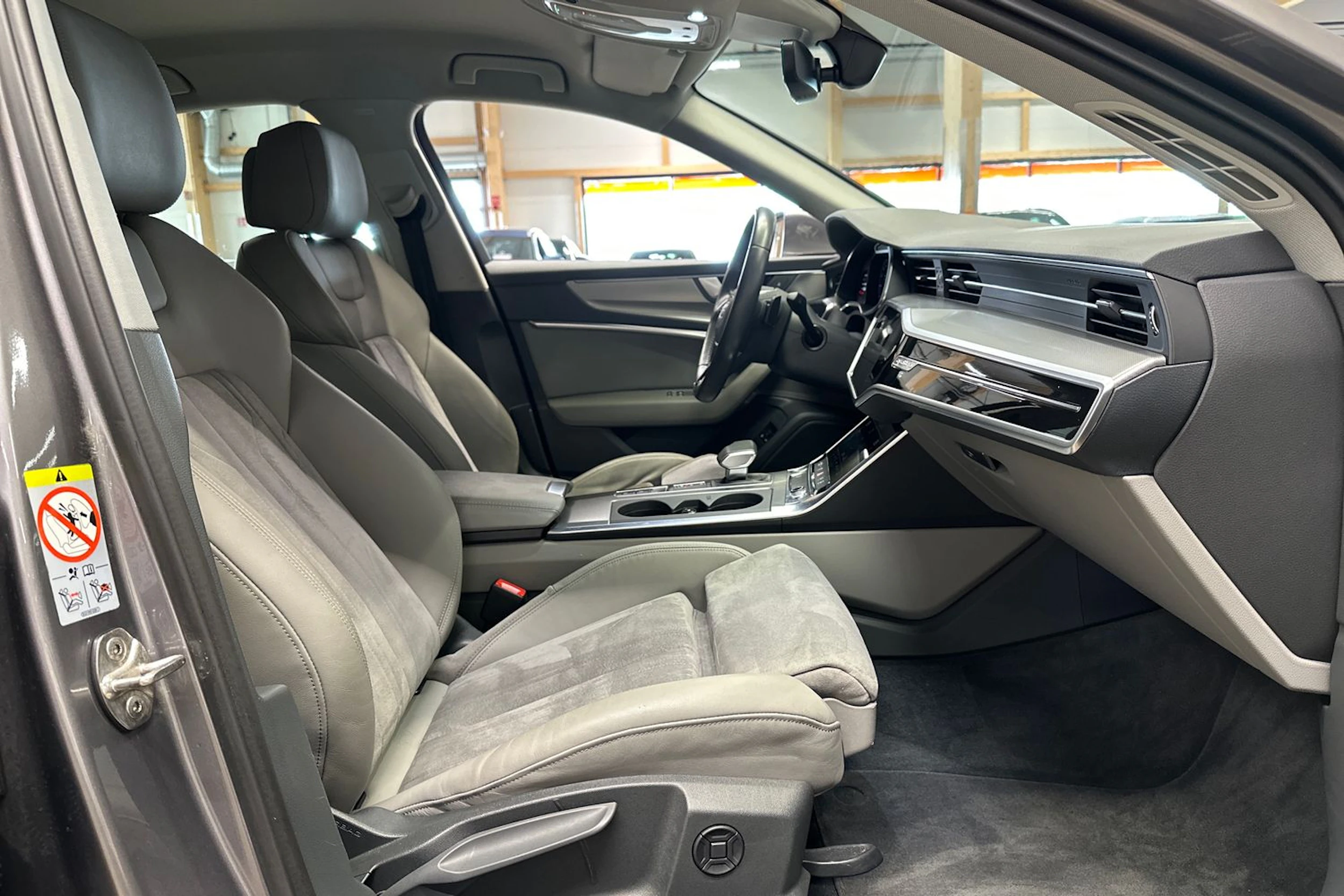 harmaa Audi A6 2020 kuva 10.