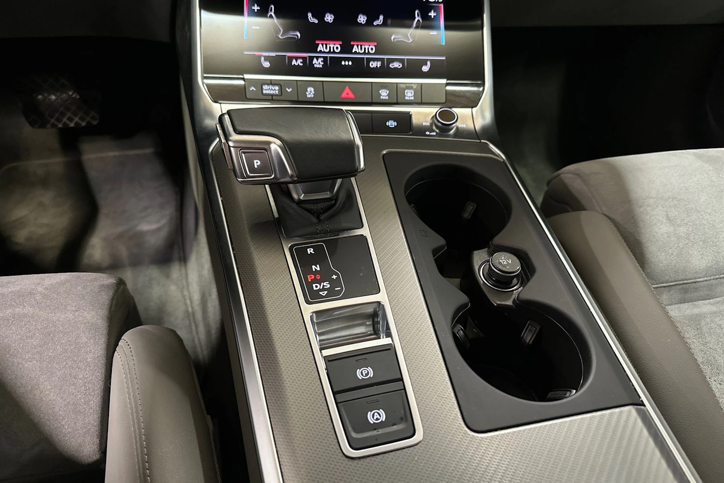 harmaa Audi A6 2020 kuva 19.