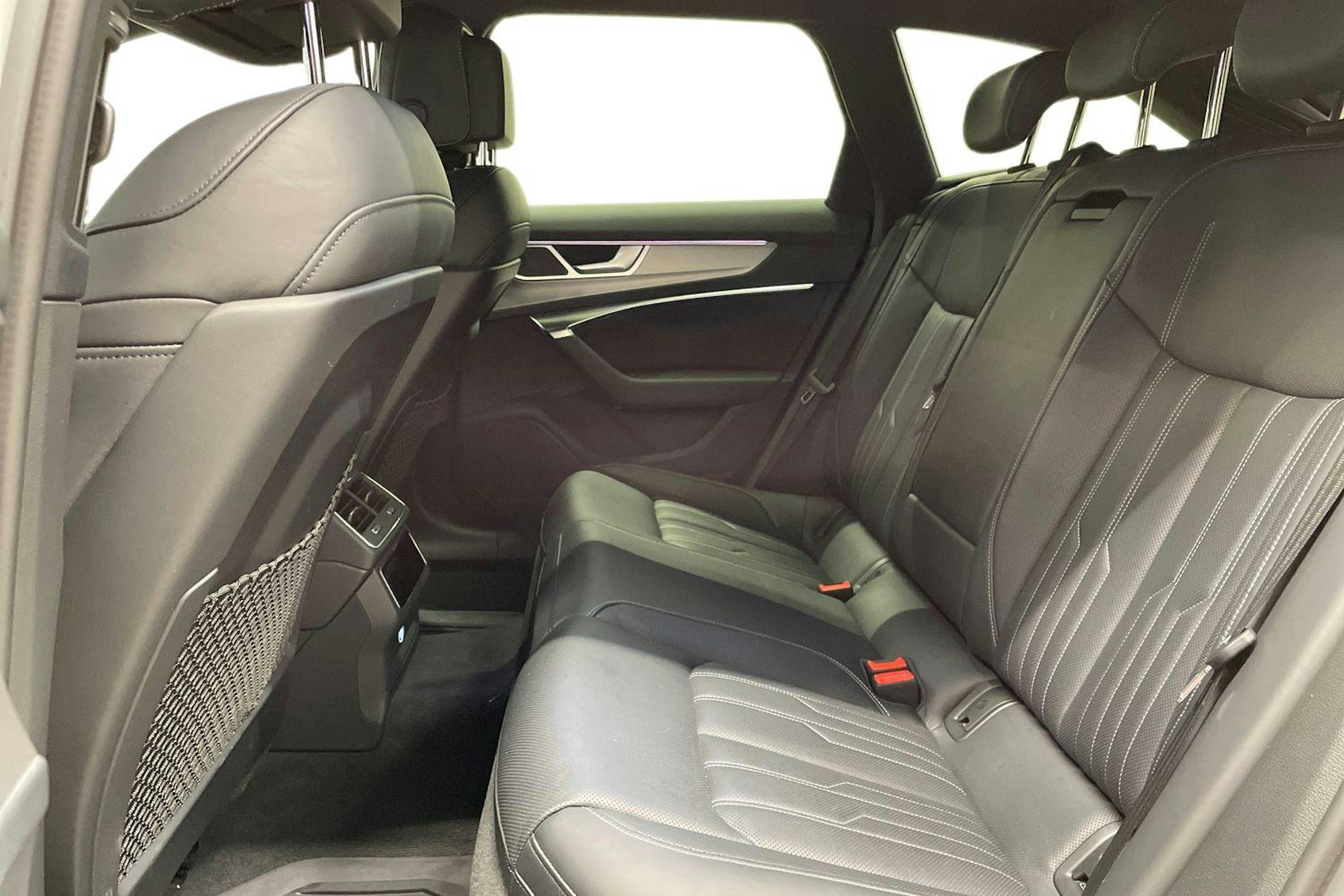 Valkoinen Audi A6 2020 kuva 10.