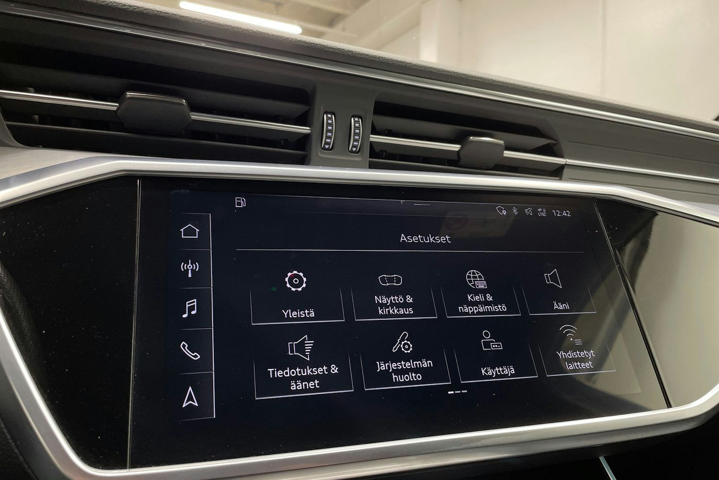 Valkoinen Audi A6 2020 kuva 18.